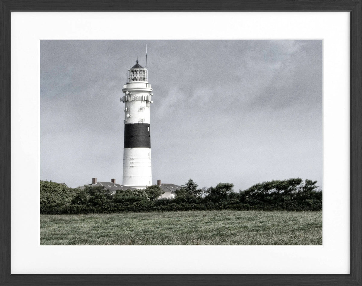 Schwarz-weiß Poster mit Rahmen von Cosman-Photocollection, Sylt Leuchtturm Kampen, Motiv in 31x25cm