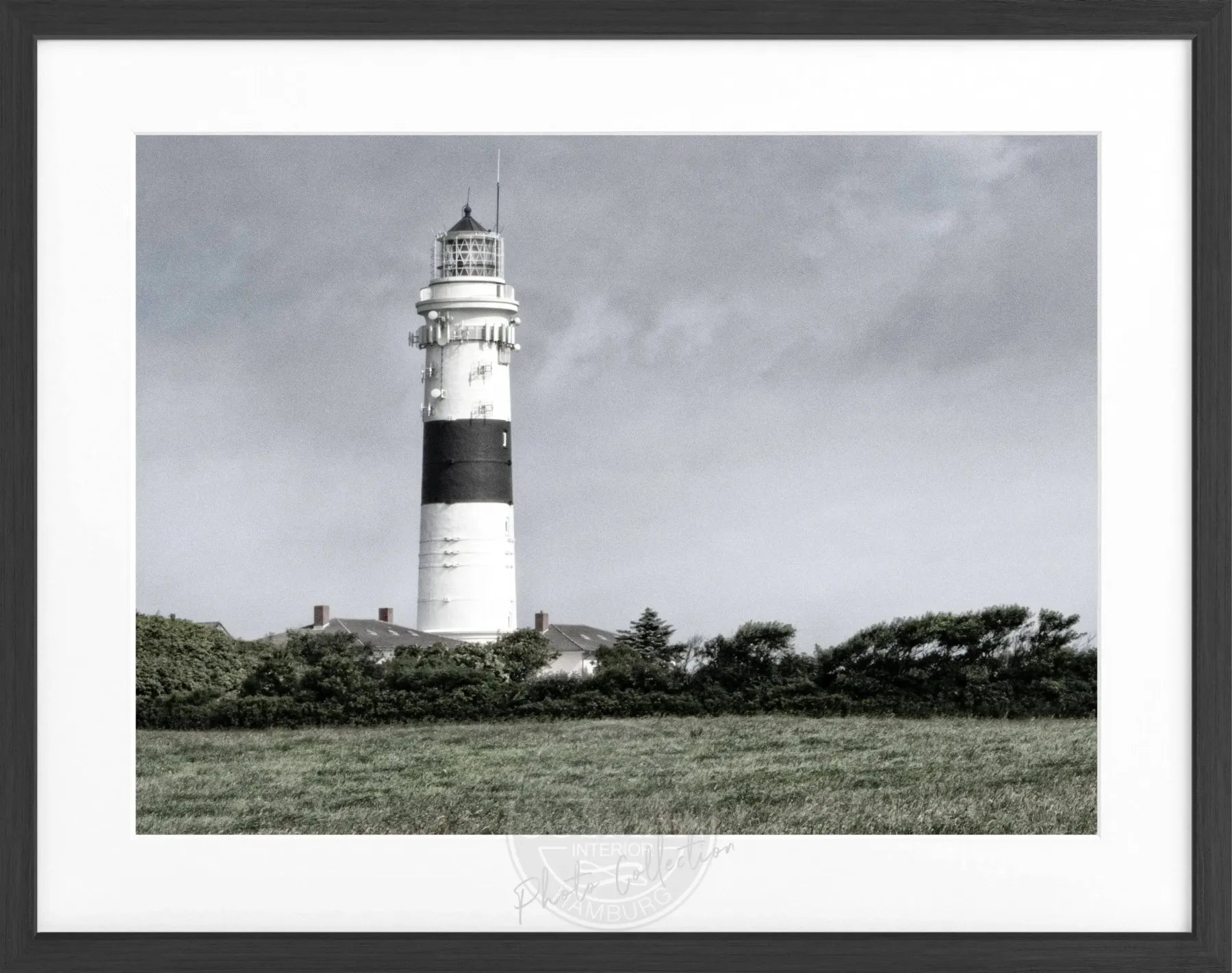 Schwarz-weiß Poster mit Rahmen von Cosman-Photocollection, Sylt Leuchtturm Kampen, Motiv in 31x25cm