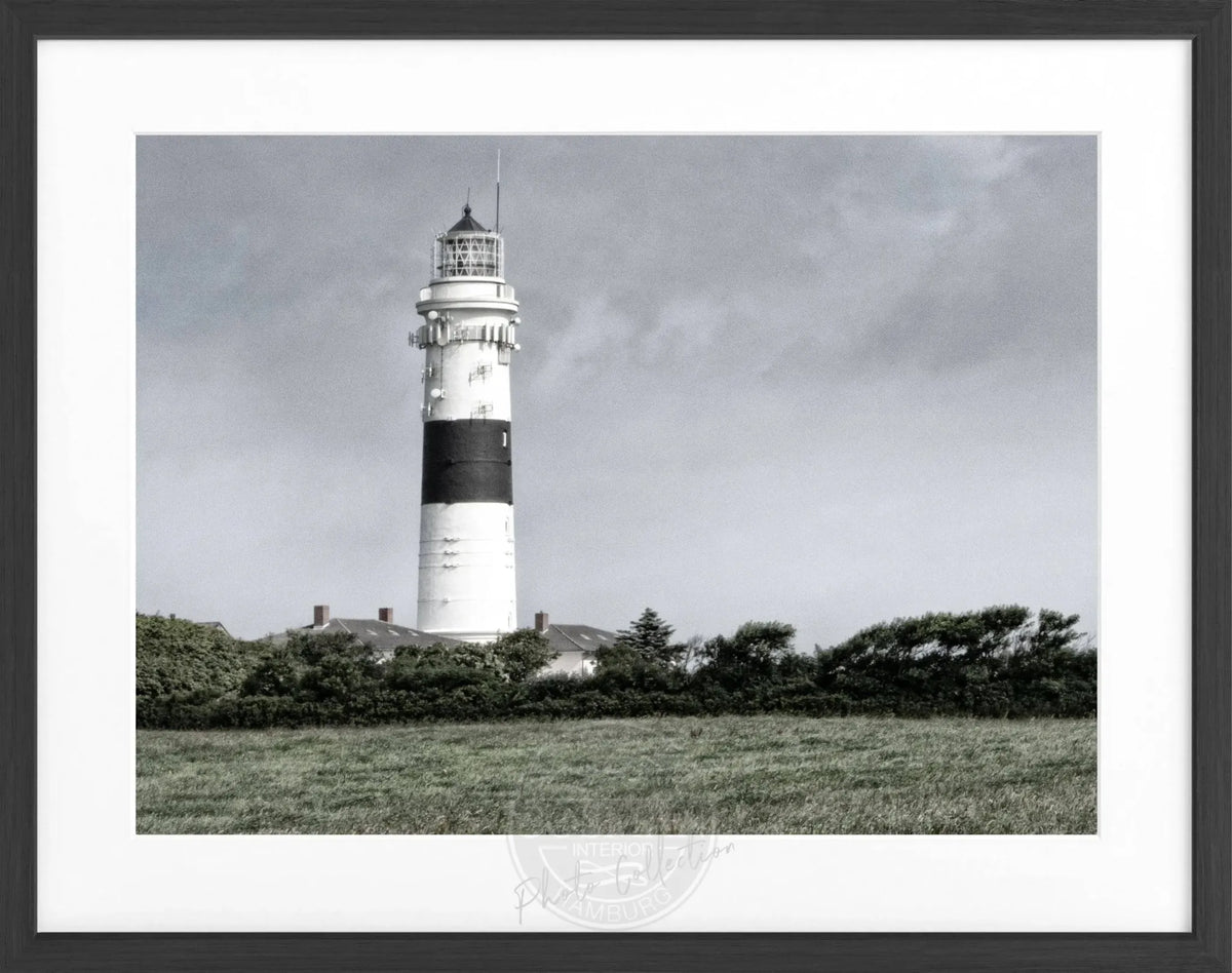 Schwarz-weiß Poster mit Rahmen von Cosman-Photocollection, Sylt Leuchtturm Kampen, Motiv in 31x25cm