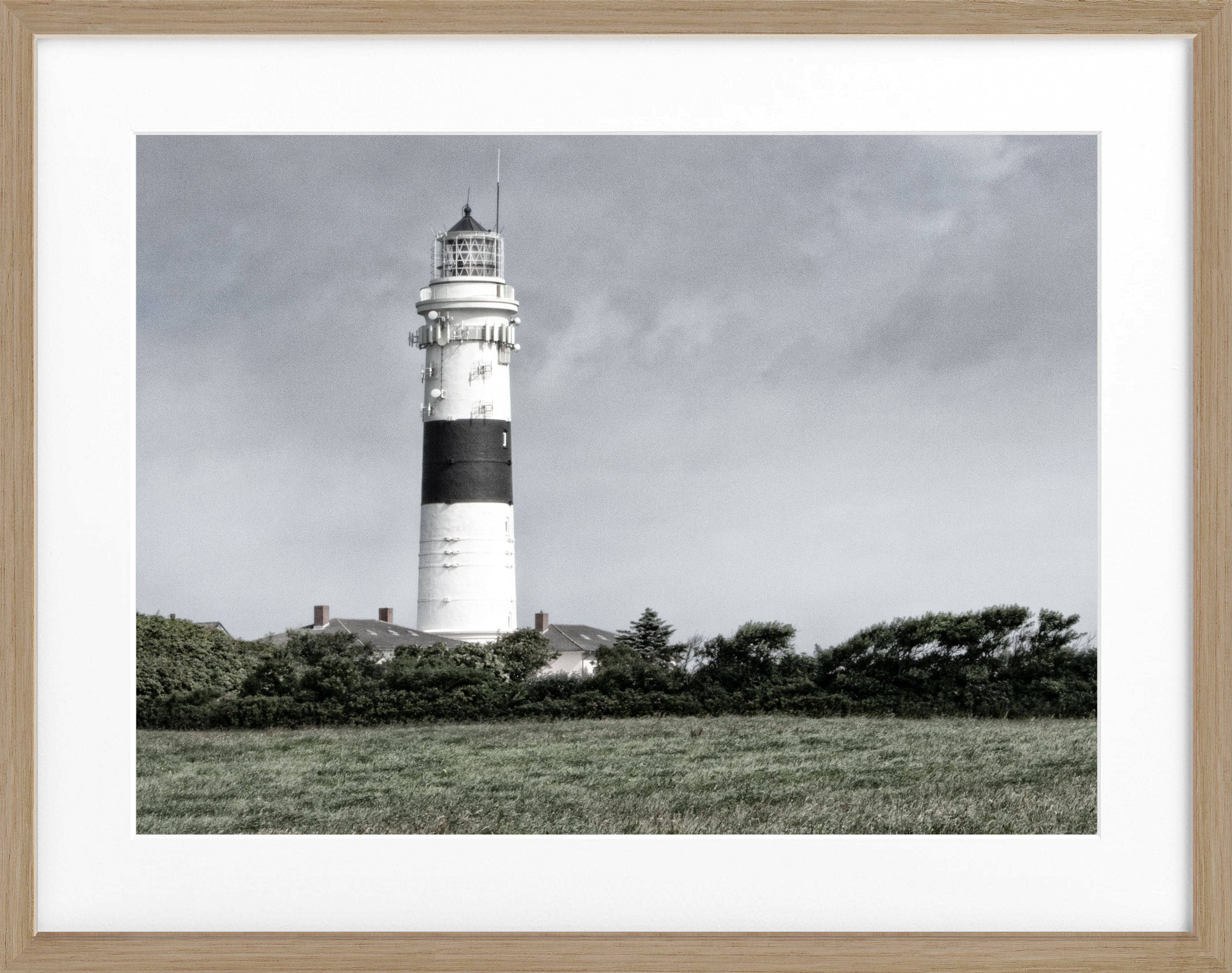 Schwarz-weiß Poster mit Rahmen von Cosman-Photocollection, Leuchtturm Kampen auf Sylt, Motiv in 31x25 cm.