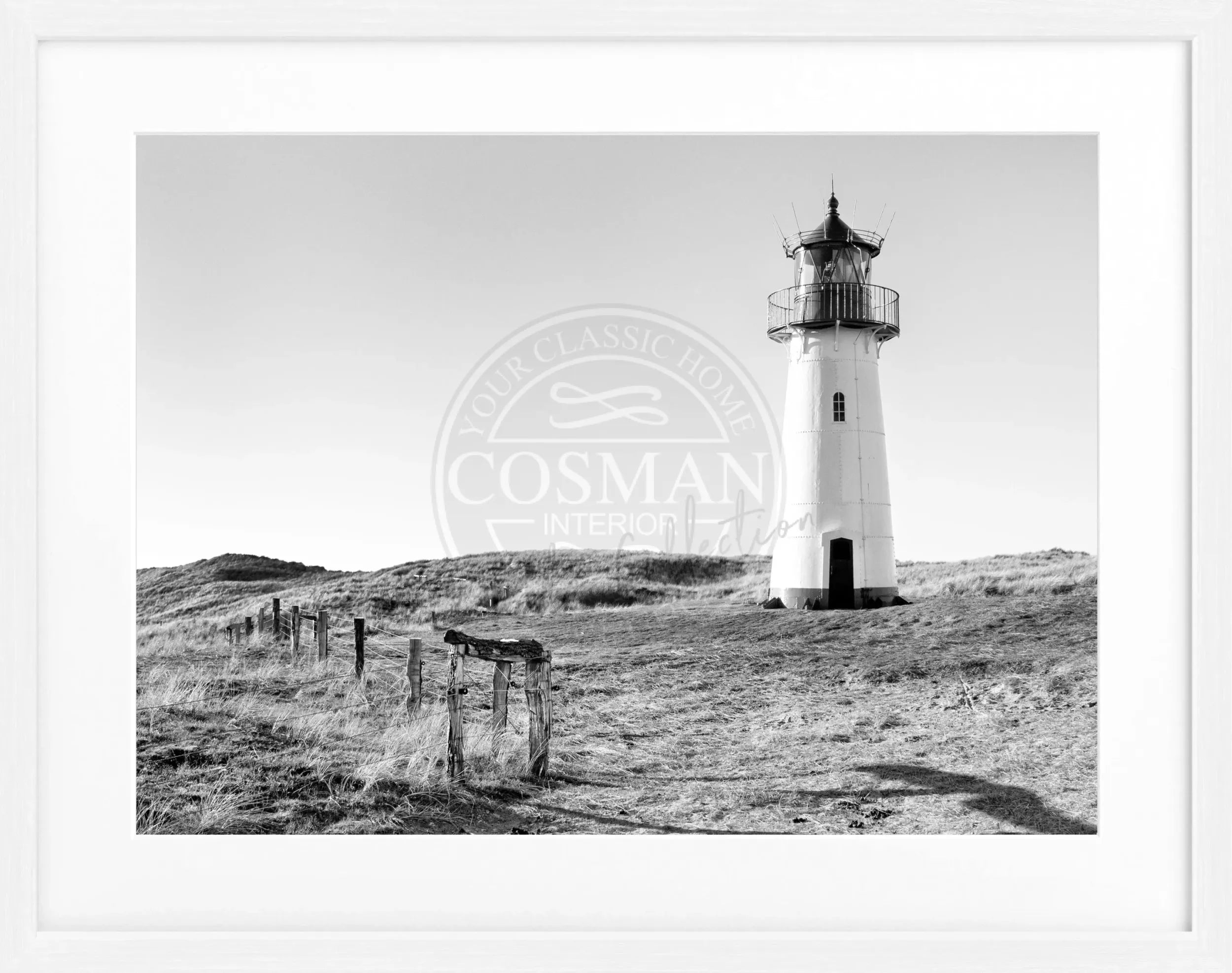 Schwarz-weiß Poster mit Rahmen, zeigt den Leuchtturm List auf Sylt, von Cosman-Photocollection, Maße 31x25 cm.