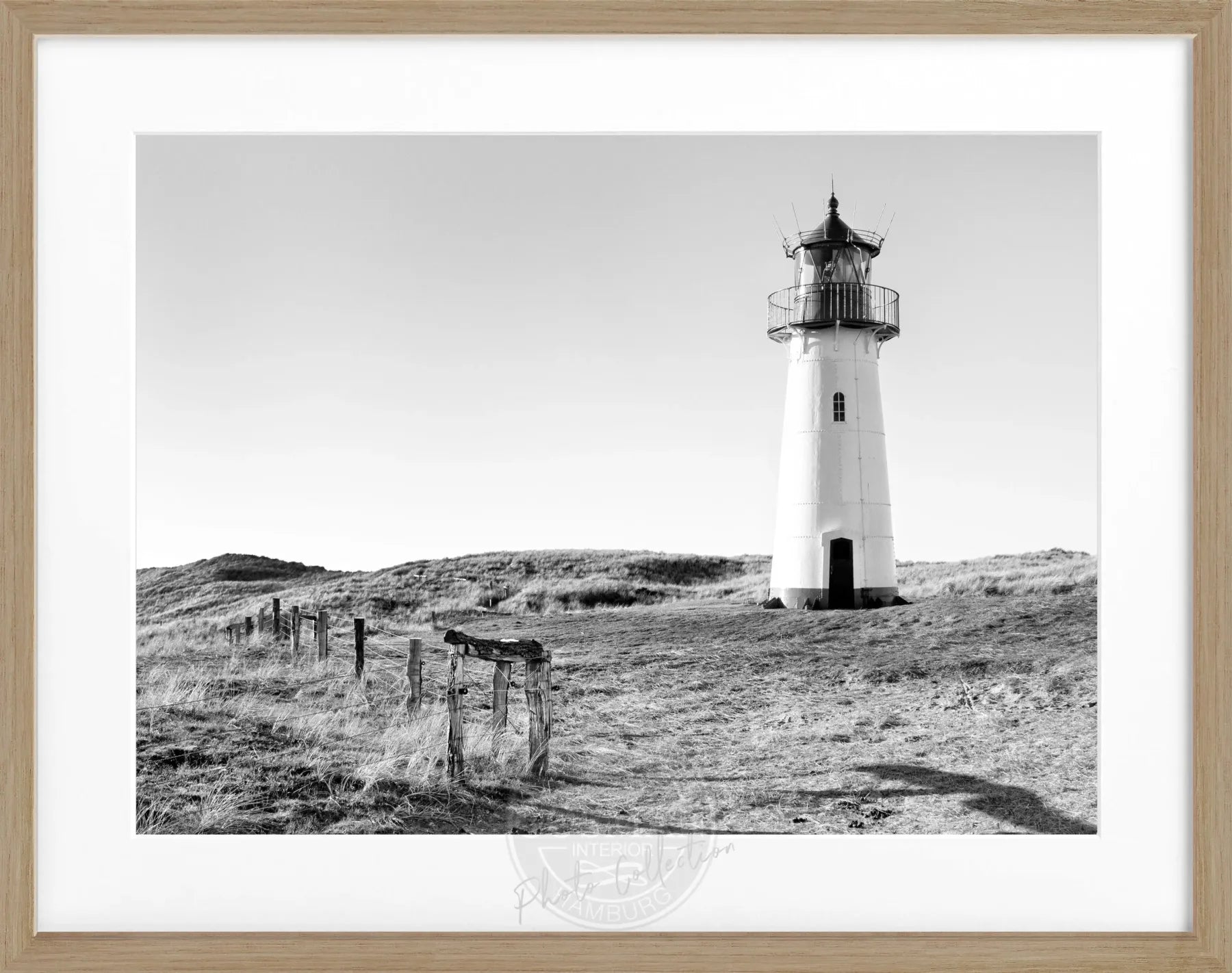 Schwarz-weiß Poster mit Rahmen, zeigt den Leuchtturm List auf Sylt, von Cosman-Photocollection, 31x25cm, Wanddekoration