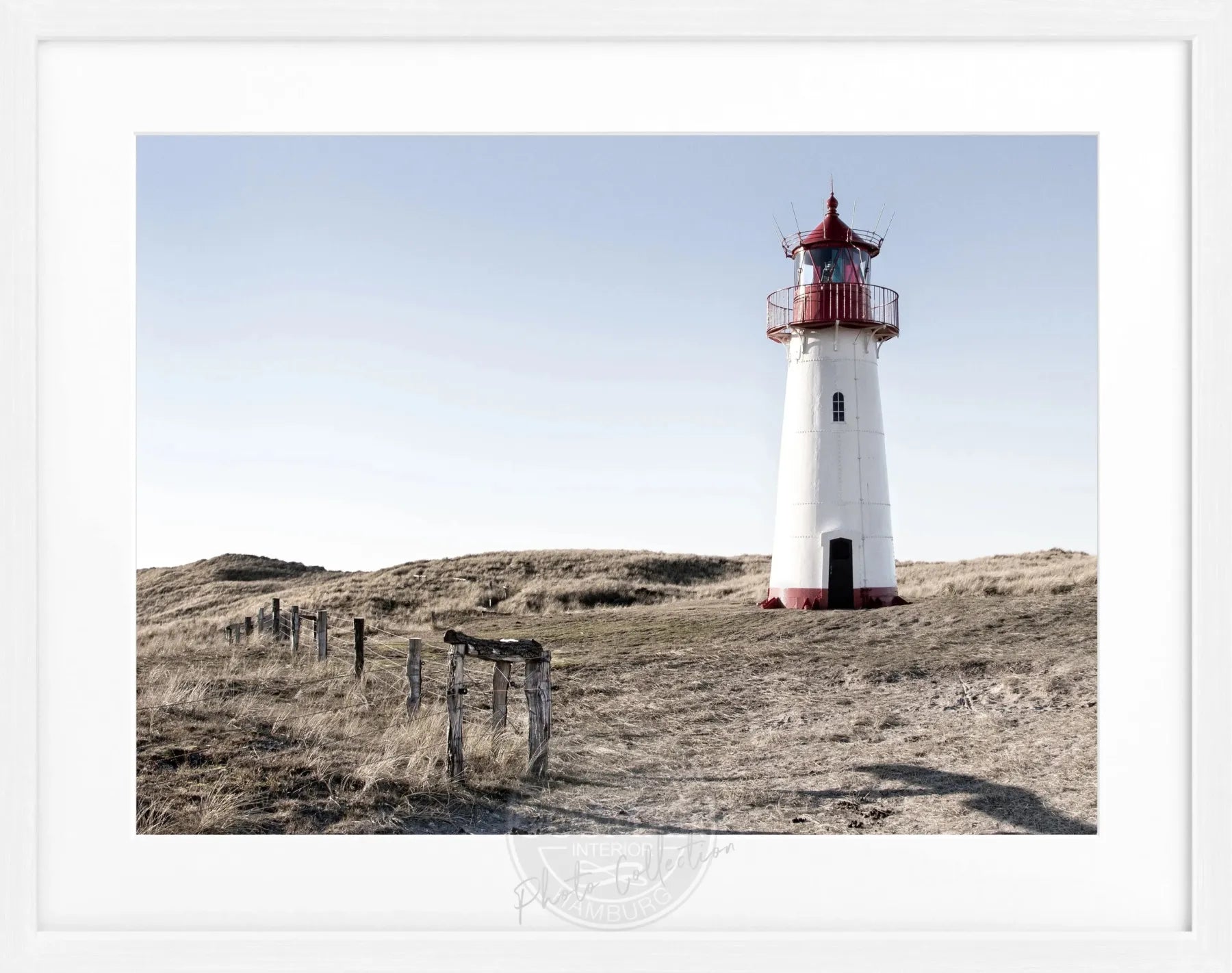 Schwarz-weiß Poster mit Rahmen von Cosman-Photocollection, Leuchtturm List auf Sylt, 31x25 cm, Wanddekoration