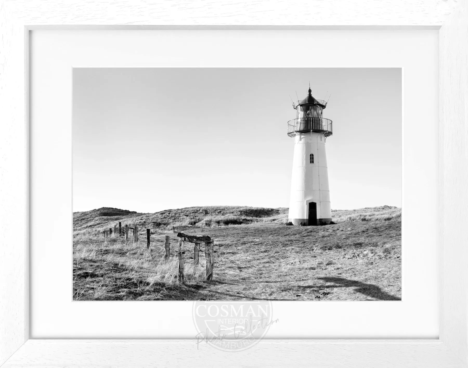 Schwarz-weiß Poster mit Rahmen von Cosman-Photocollection, Leuchtturm List auf Sylt, Motiv in 31x25cm, Wanddekoration