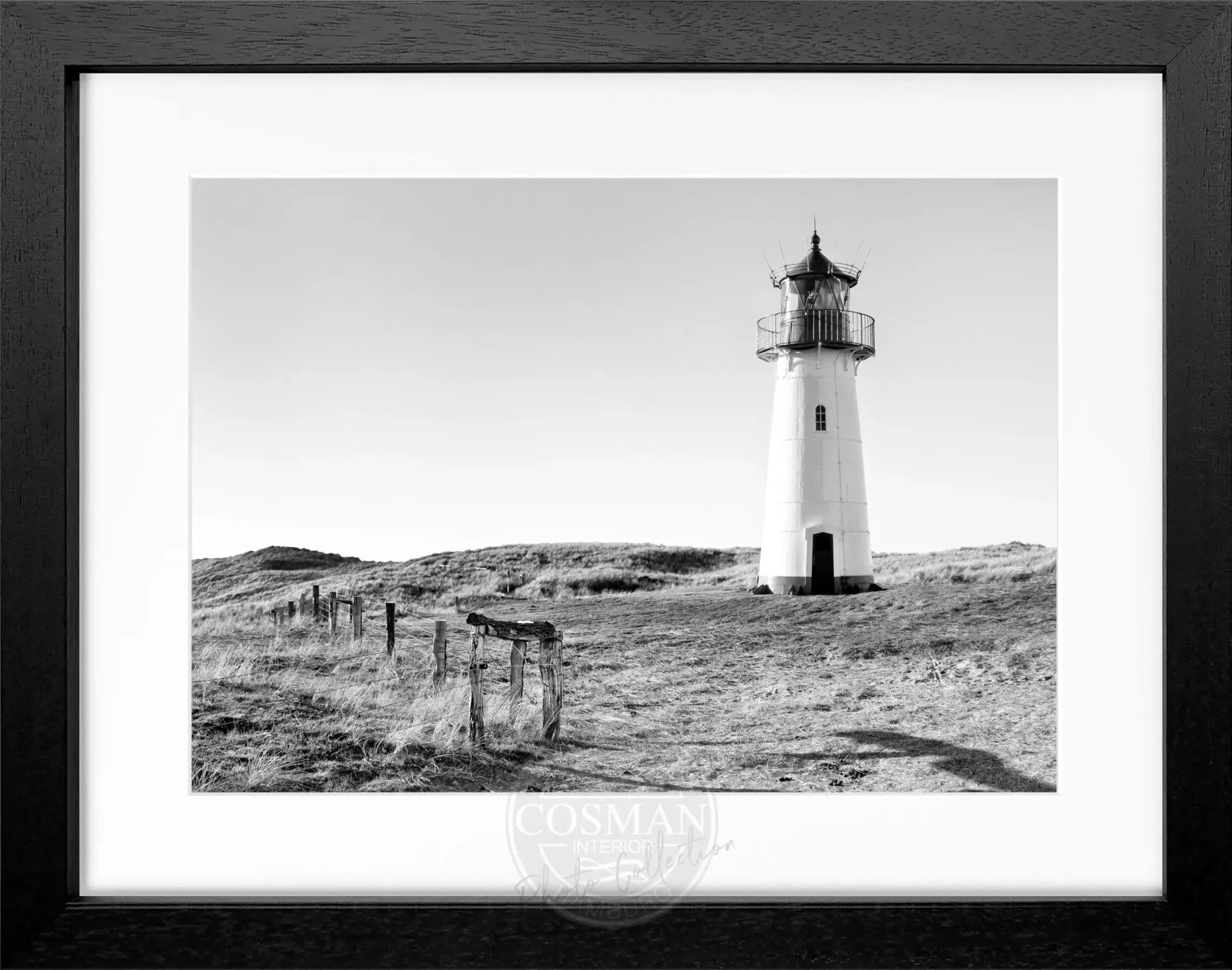Schwarz-weiß Poster mit Rahmen, zeigt den Leuchtturm List auf Sylt, von Cosman-Photocollection, 31x25 cm, Wanddekoration