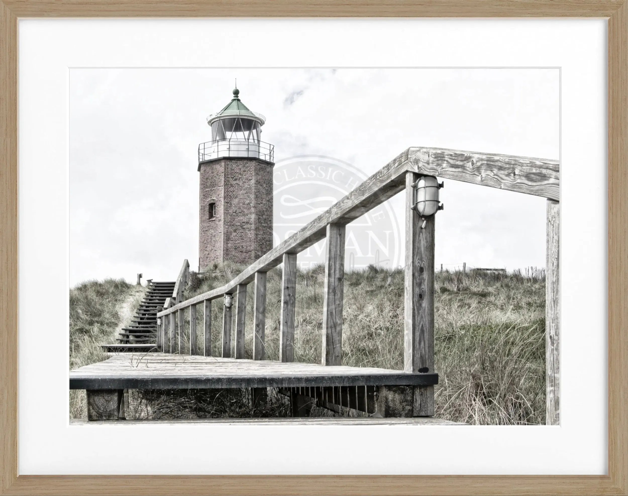 Schwarz-weiß Poster mit Rahmen, zeigt den Leuchtturm am Roten Kliff auf Sylt, von Cosman-Photocollection, 31x25 cm