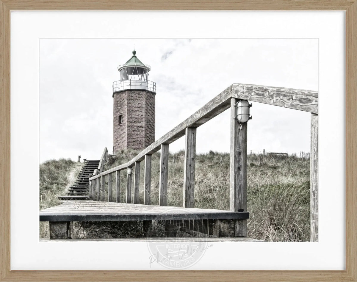 Schwarz-weiß Poster mit Rahmen, zeigt den Leuchtturm am Roten Kliff auf Sylt, von Cosman-Photocollection, 31x25 cm