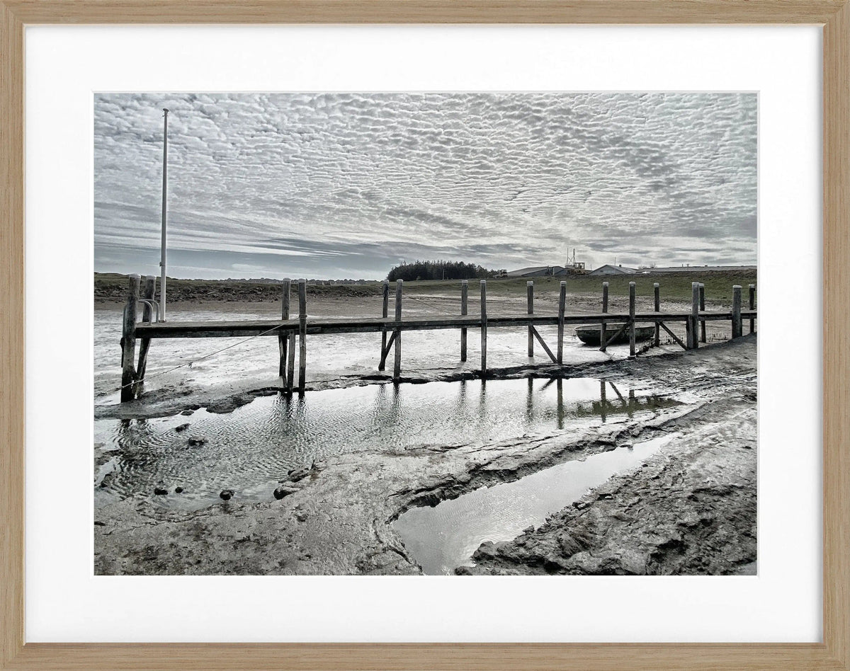 Schwarz-weiß Poster des Hafens Rantum auf Sylt in Rahmen, von Cosman-Photocollection, 31x25 cm, maritime Küstenlandschaft