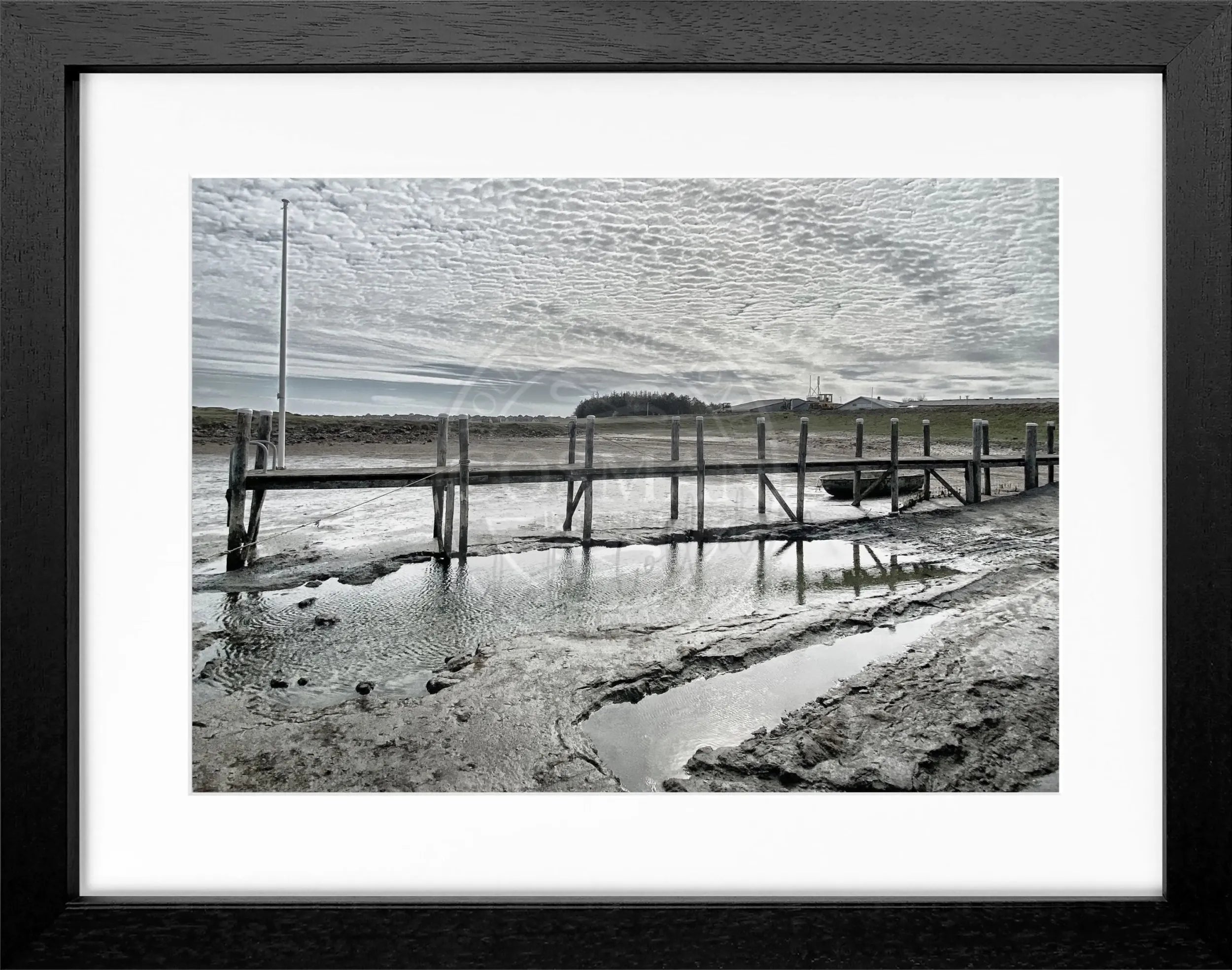 Schwarz-weiß Poster mit Rahmen von Sylt Rantum Hafen, von Cosman-Photocollection, 31x25 cm, maritimes Hafenmotiv