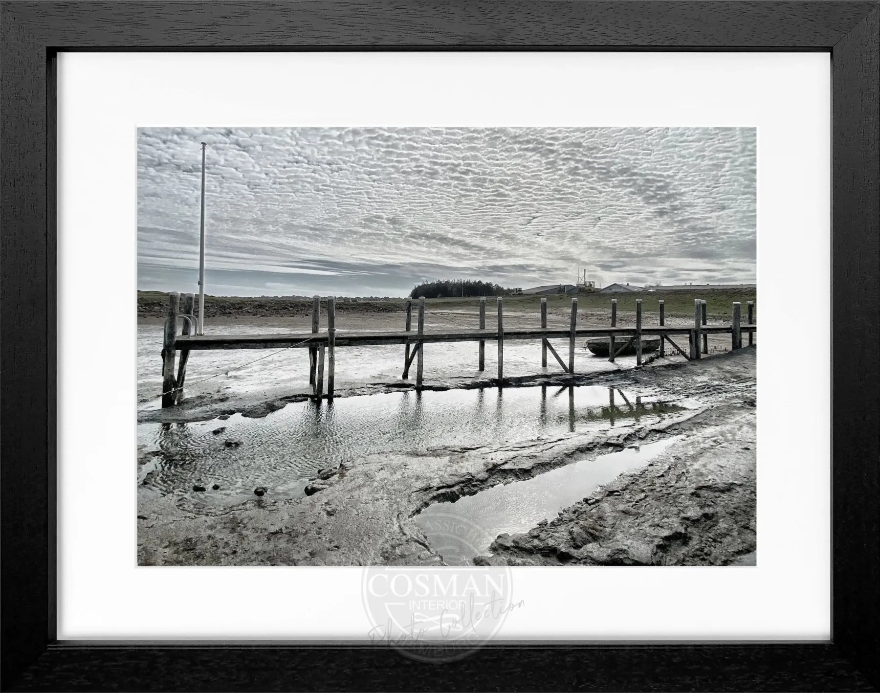 Schwarz-weiß Poster mit Rahmen von Sylt Rantum Hafen, von Cosman-Photocollection, 31x25 cm, maritimes Hafenmotiv