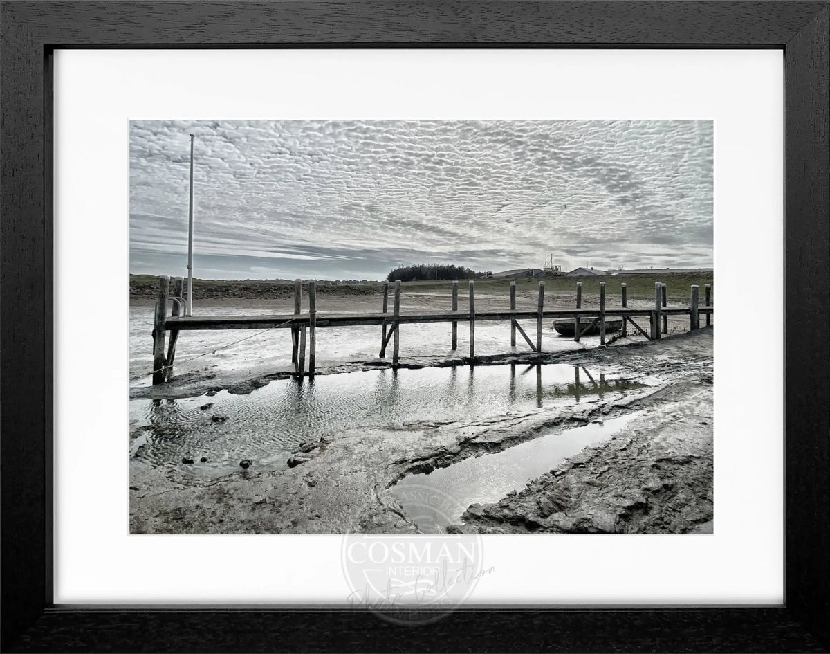 Schwarz-weiß Poster mit Rahmen von Sylt Rantum Hafen, von Cosman-Photocollection, 31x25 cm, maritimes Hafenmotiv