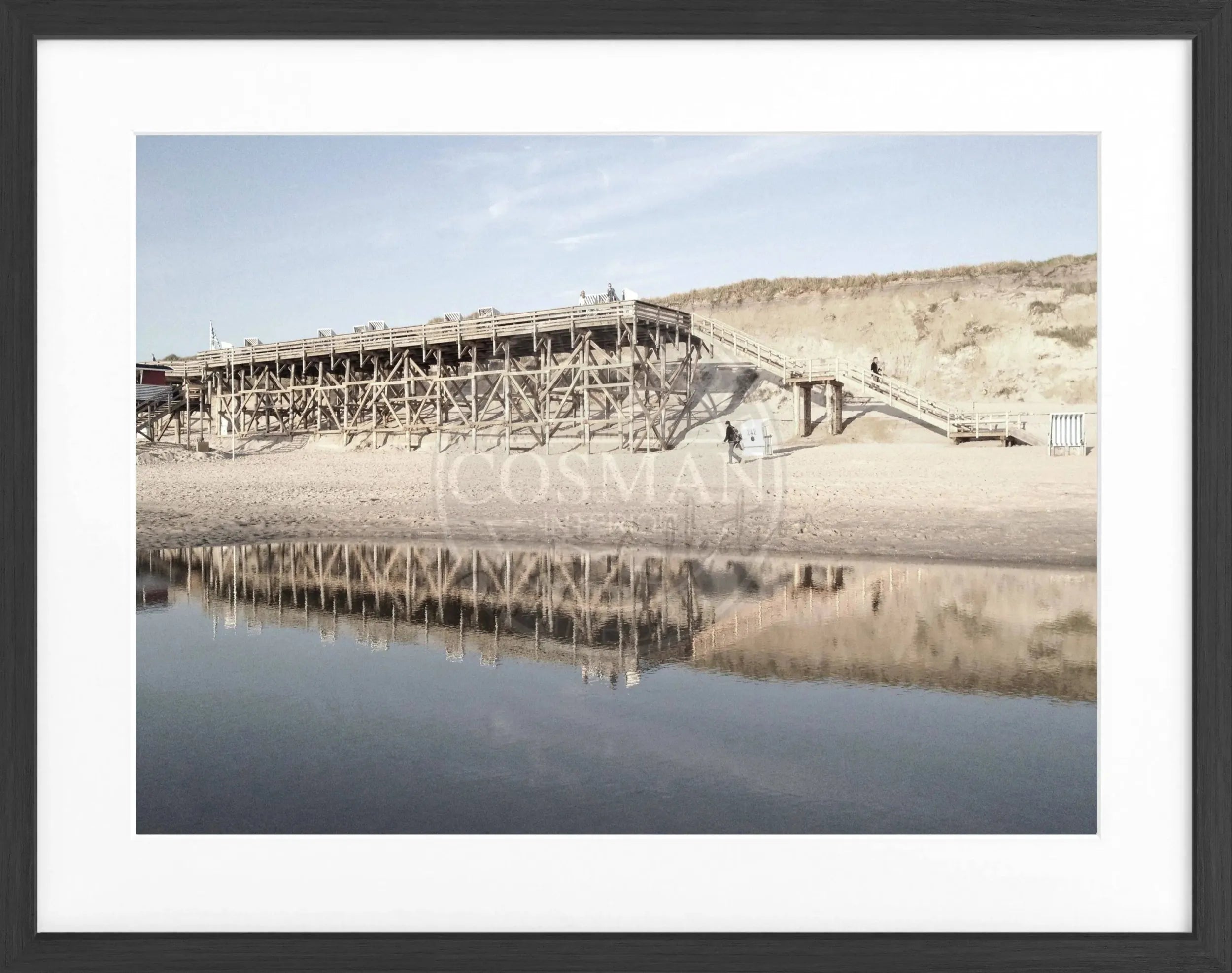 Schwarz-weiß Poster mit Rahmen, zeigt den Strand Kampen auf Sylt, von Cosman-Photocollection, 31x25 cm, dekoratives Wandbild