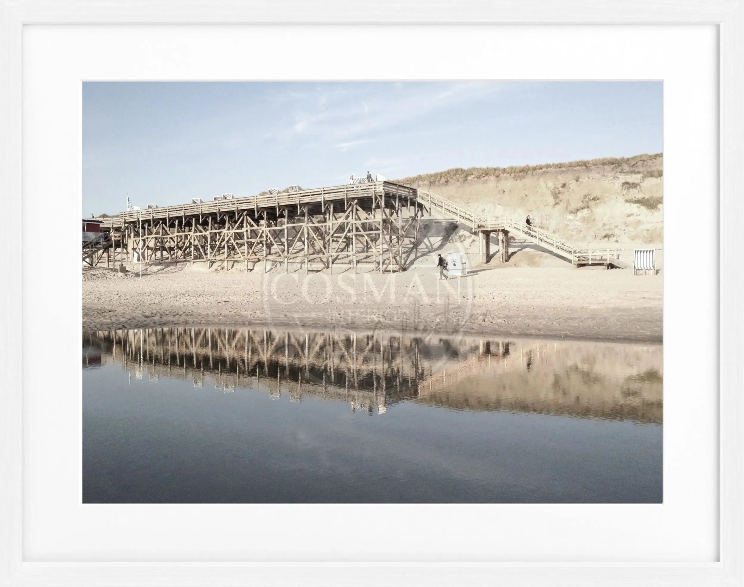 Schwarz-weiß Poster mit Rahmen von Cosman-Photocollection, Motiv vom Strand Kampen auf Sylt, 31x25 cm