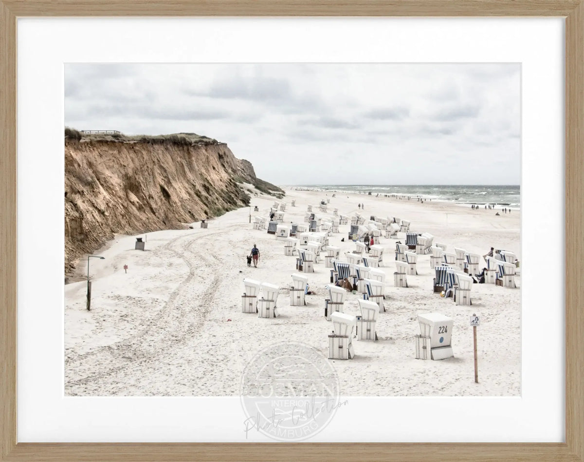 Schwarz-weiß Poster mit Rahmen, zeigt Strandkörbe auf Sylt in Kampen, von Cosman-Photocollection, 31x25 cm