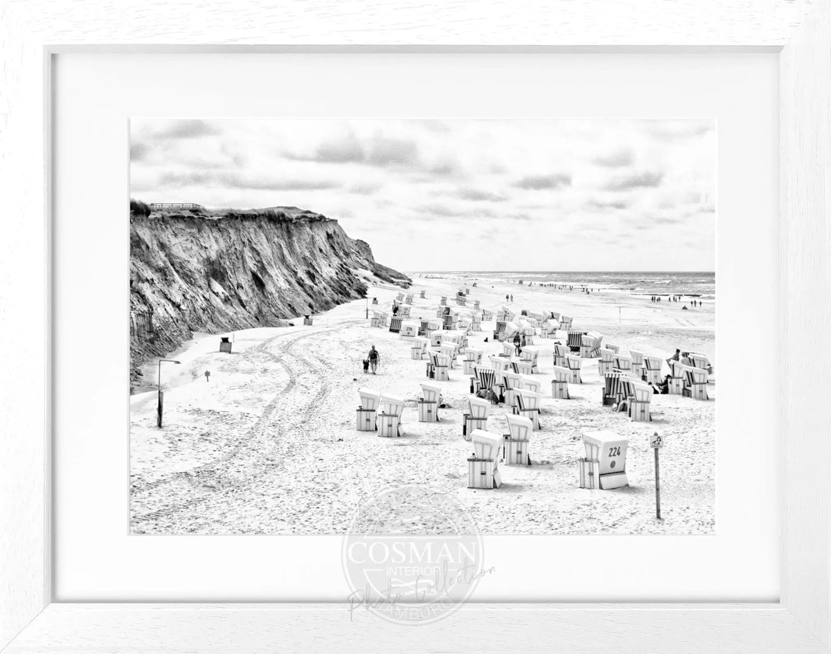 Schwarz-weiß Poster mit Rahmen von Cosman-Photocollection, zeigt Strandkörbe an der Nordseeinsel Sylt Kampen, ca. 31x25cm