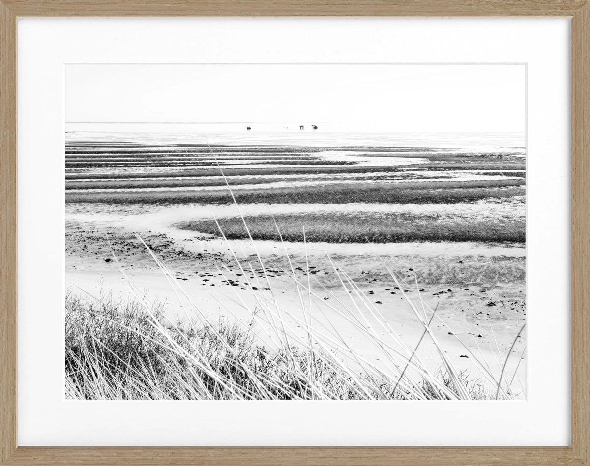 Schwarz-weiß Poster mit Rahmen, Motiv vom Wattenmeer auf Sylt, von Cosman-Photocollection, 31x25 cm