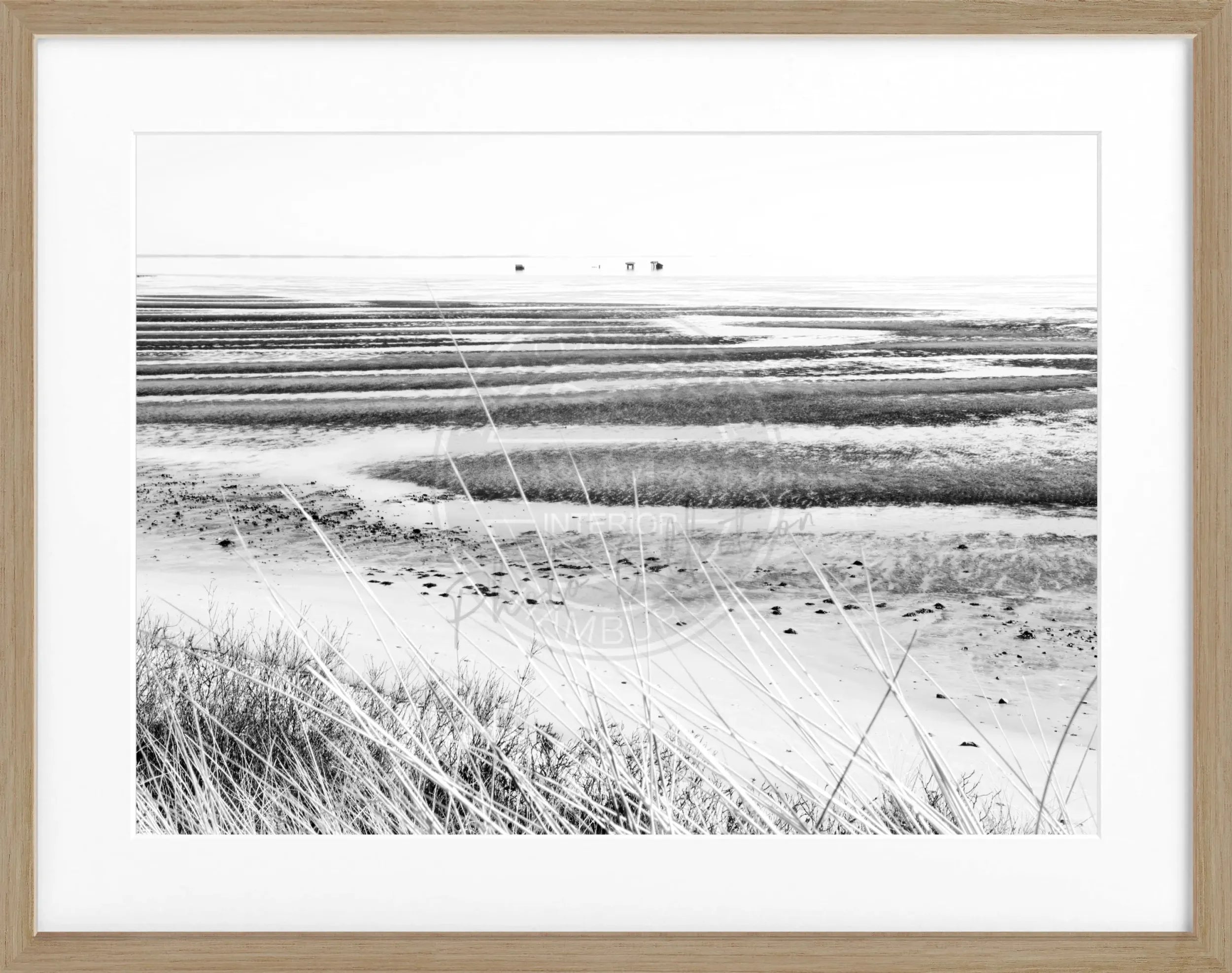 Schwarz-weiß Poster mit Rahmen, Motiv vom Wattenmeer auf Sylt, von Cosman-Photocollection, 31x25 cm