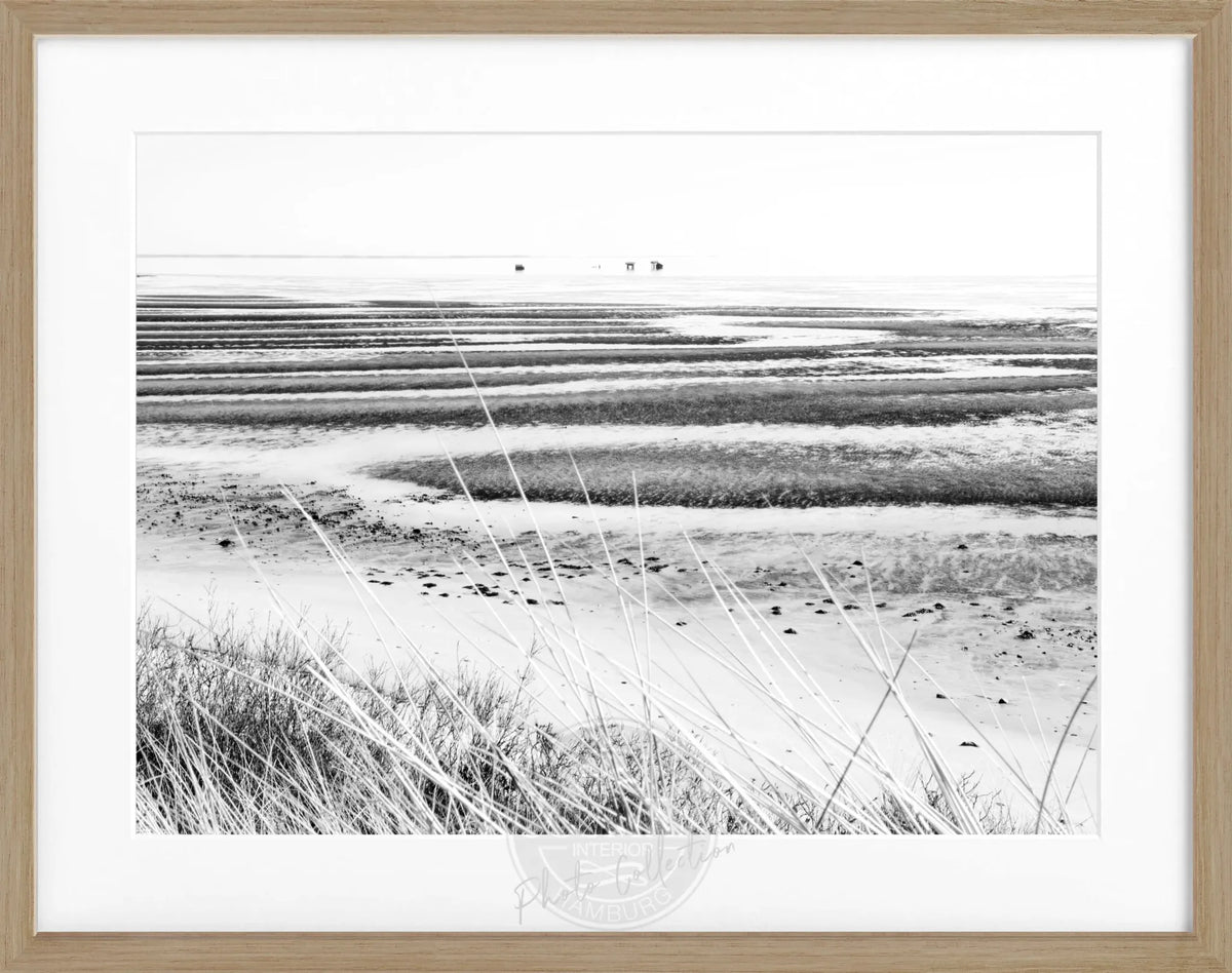 Schwarz-weiß Poster mit Rahmen, Motiv vom Wattenmeer auf Sylt, von Cosman-Photocollection, 31x25 cm