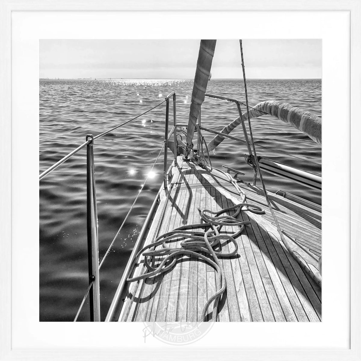 Schwarz-weiß Poster mit Rahmen von Cosman-Photocollection, Segelboot Motiv, quadratisch 55x55cm, Wanddekoration