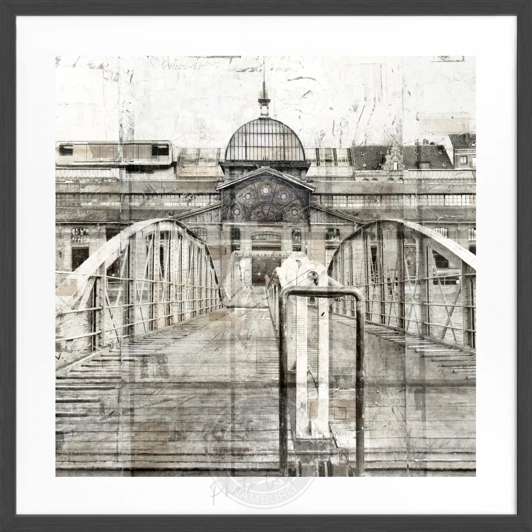 Schwarzweiß Poster mit Rahmen von Cosman-Photocollection, Hafen Hamburg, Fischauktionshalle, quadratisch 55x55cm, urbanes Hafenmotiv