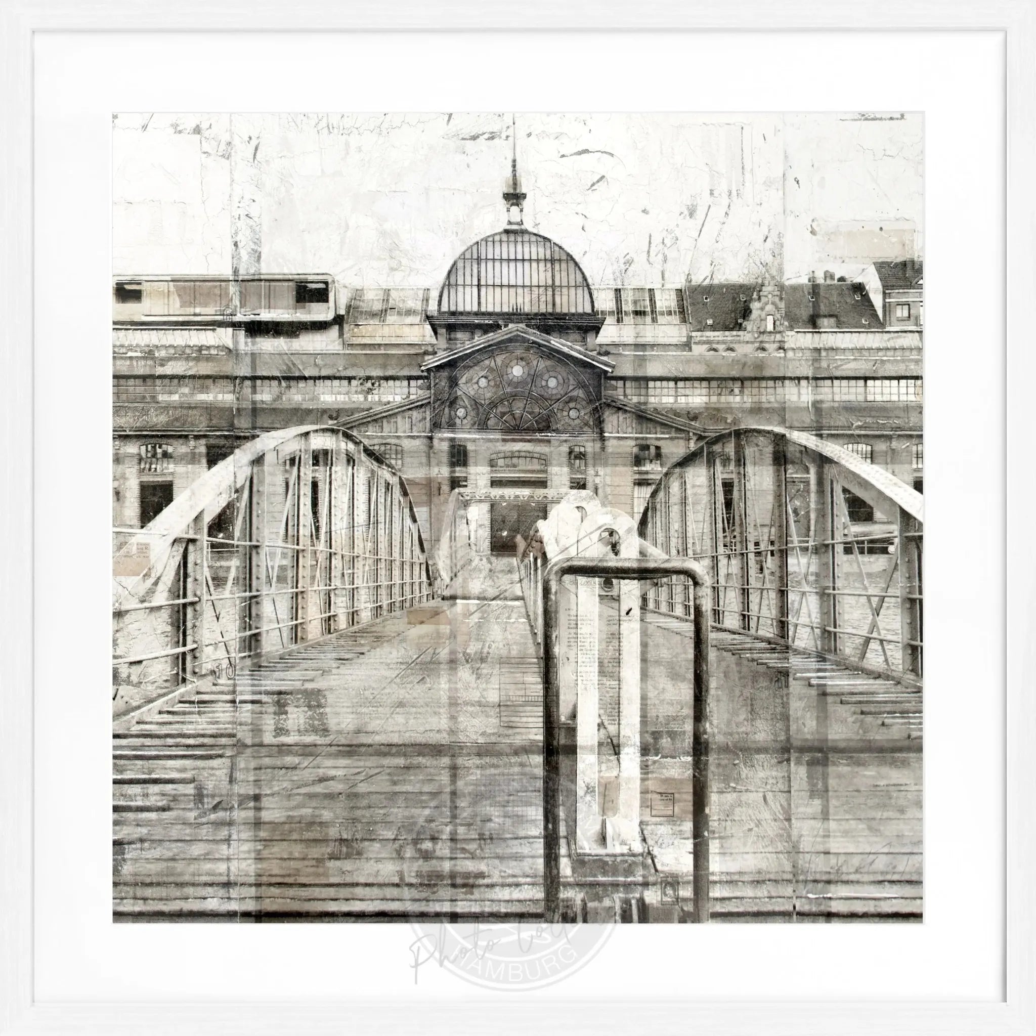 Schwarz-weißer Poster mit Rahmen von Cosman-Photocollection, Fischauktionshalle im Hamburger Hafen, quadratisch 55x55cm