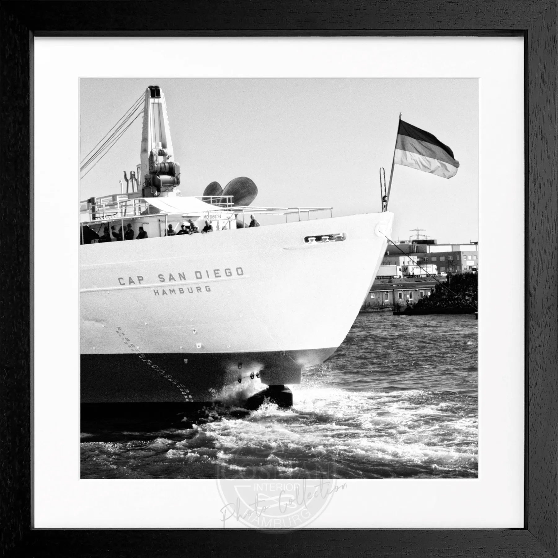Schwarz-weiß Poster mit Rahmen, Hamburg Hafen Cap San Diego, von Cosman-Photocollection, 55x55 cm, maritime Atmosphäre