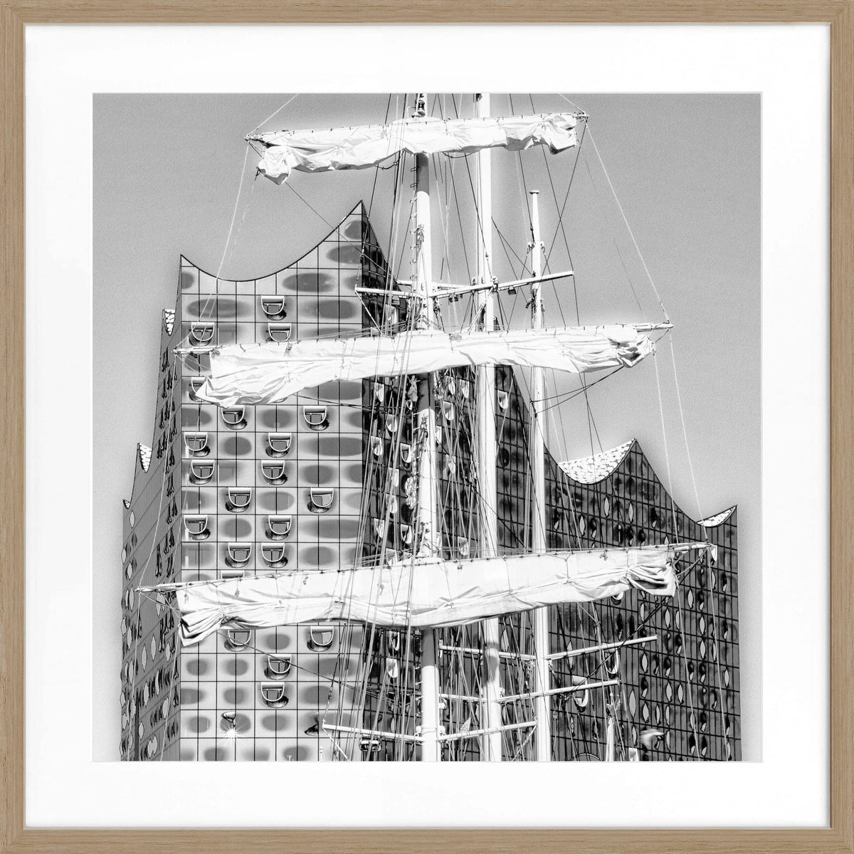 Schwarz-weiß Hamburg Hafen Poster mit Rahmen, quadratisch 55x55 cm, von Cosman-Photocollection, maritime Wanddekoration