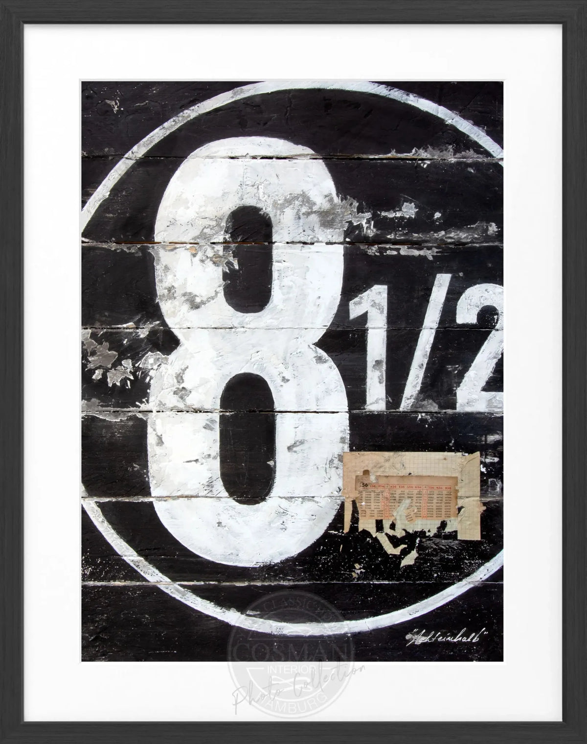 Schwarz-weiß Poster mit Rahmen ’achteinhalb’ GM15 von Cosman-Photocollection, 25x31 cm, mit farbigem Motiv.