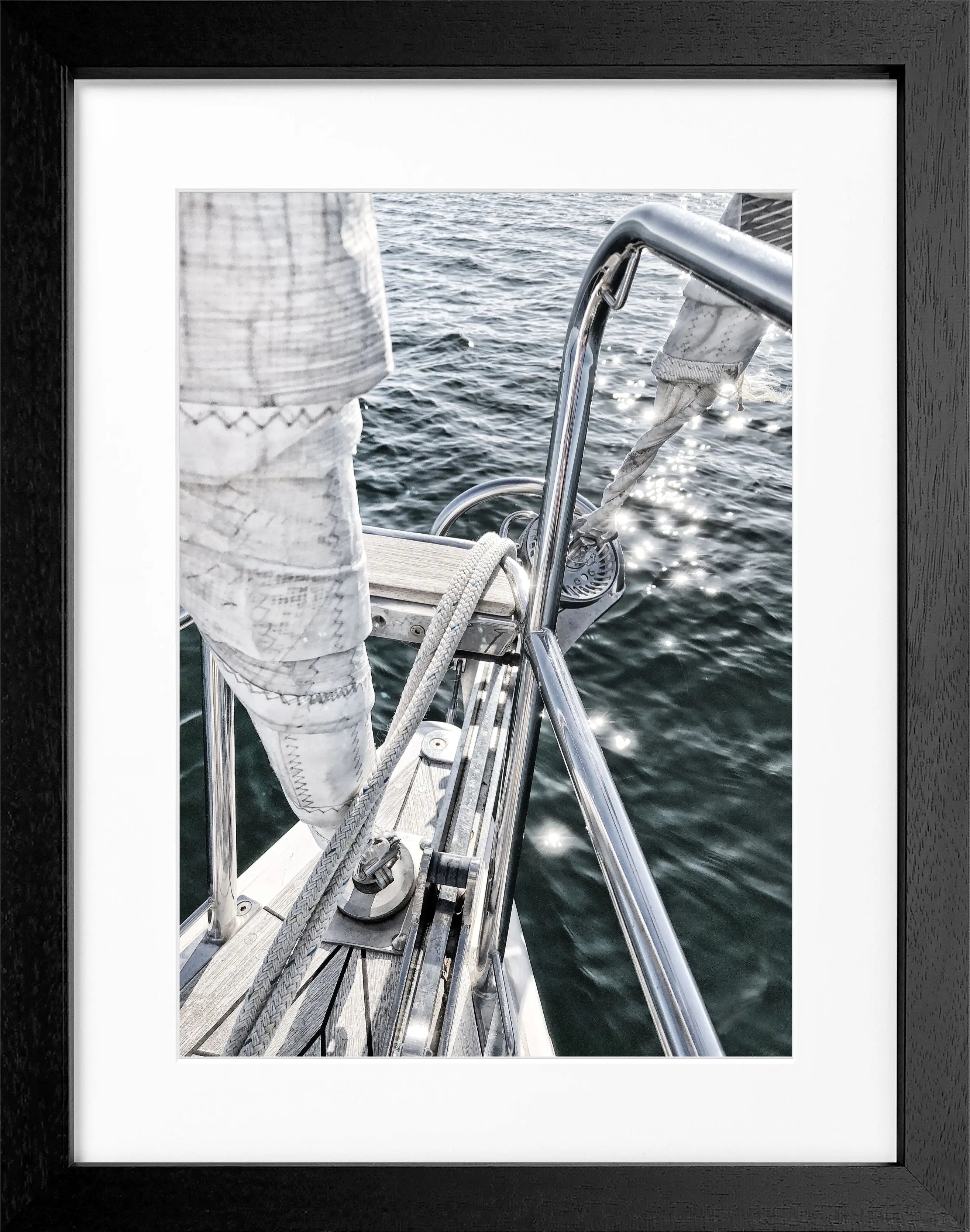 Schwarz-Weiß-Poster von Cosman-Photocollection mit Segelboot SAIL03 in Rahmen, stilvolle Wanddekoration, 25x31 cm