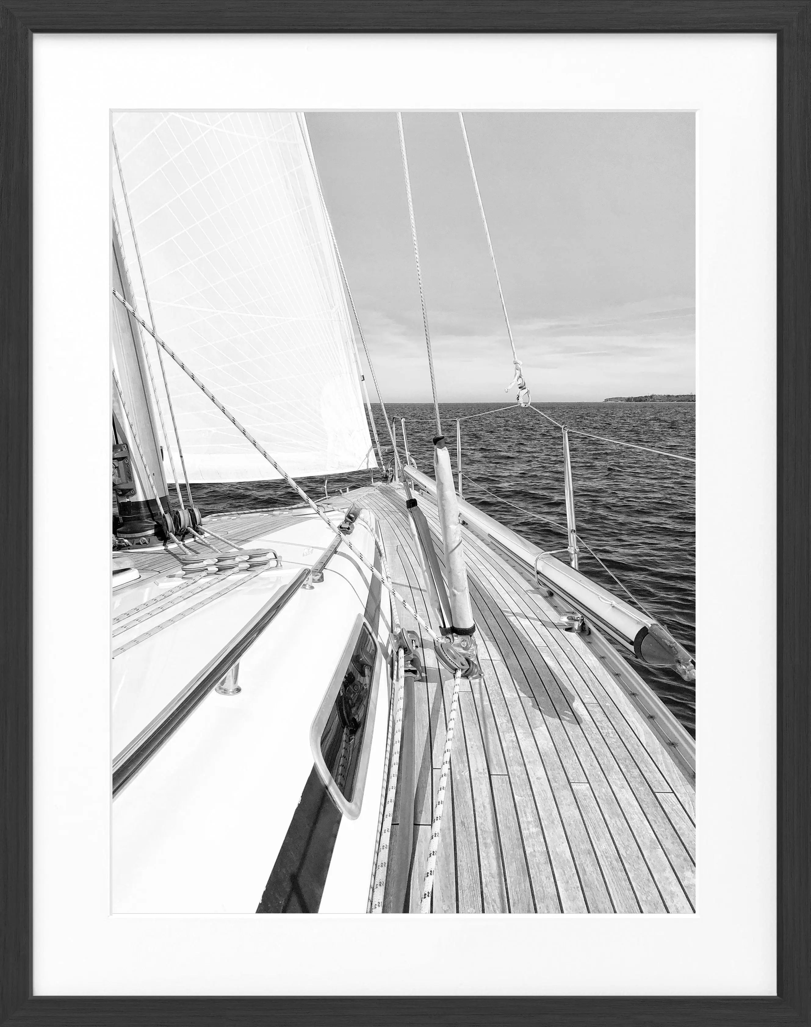 Schwarz-Weiß Segelboot Poster mit Rahmen, stilvolle Wanddekoration für Segel-Fans, von Cosman-Photocollection, 25x31 cm