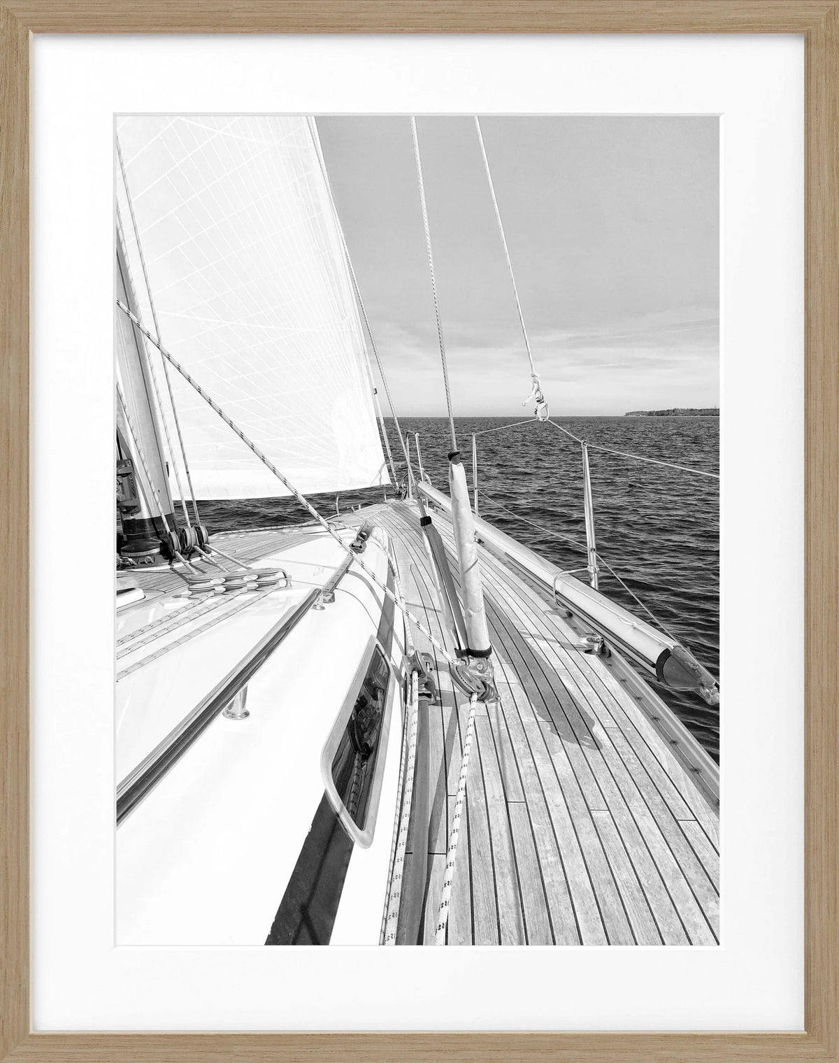 Schwarz-Weiß Segelboot Poster mit Rahmen, 25x31 cm, stilvolle Wanddekoration für Segel-Fans, von Cosman-Photocollection