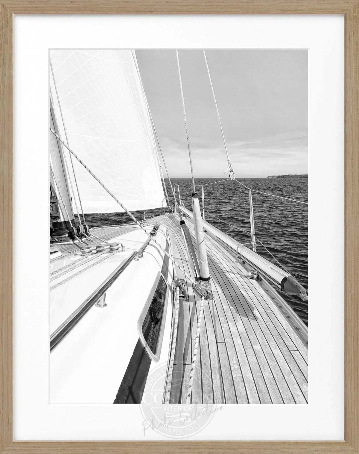 Schwarz-Weiß Segelboot Poster mit Rahmen, 25x31 cm, stilvolle Wanddekoration für Segel-Fans, von Cosman-Photocollection
