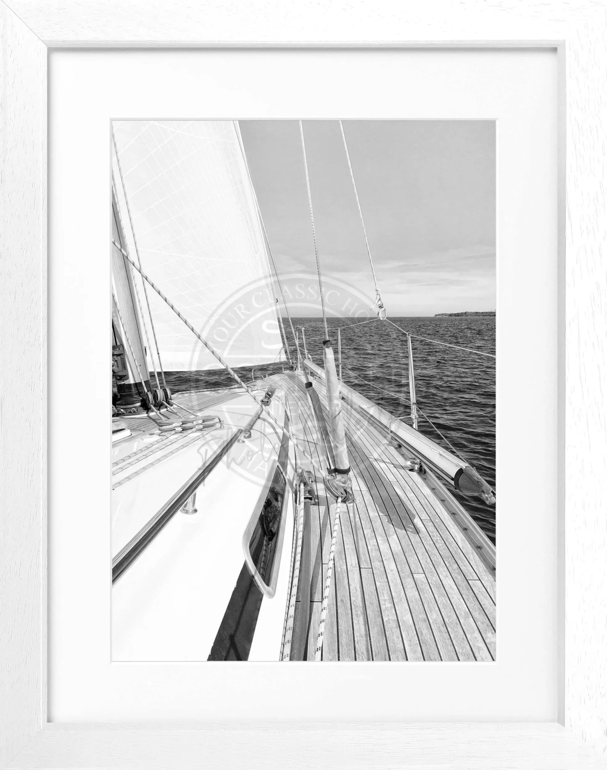 Schwarz-weiß Segelboot Poster mit Rahmen von Cosman-Photocollection, stilvolle Wanddekoration für Segel-Fans, 25x31 cm.