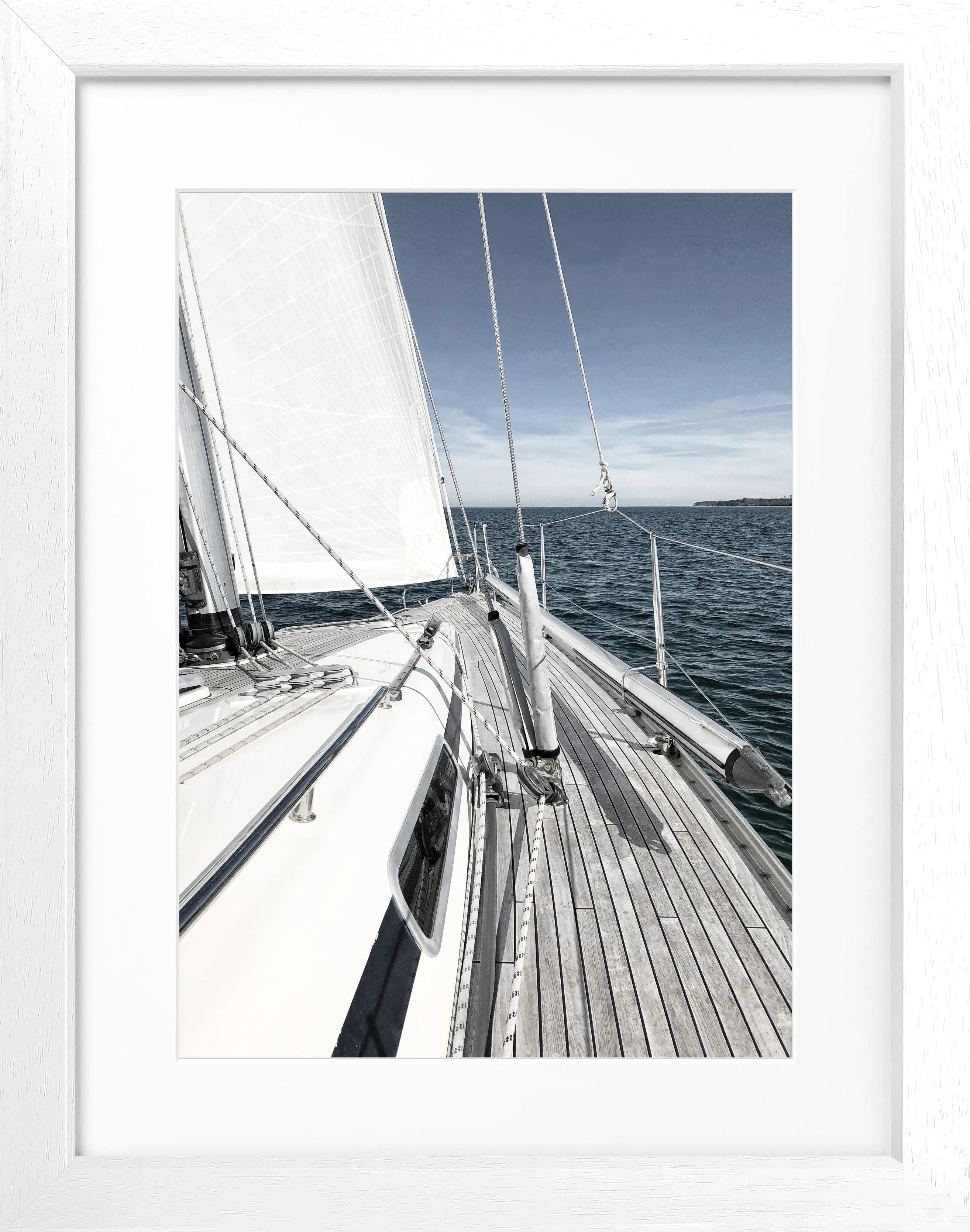 Schwarz-Weiß Segelboot Poster mit Rahmen von Cosman-Photocollection, stilvolle Wanddekoration für Segel-Fans, 25x31 cm.