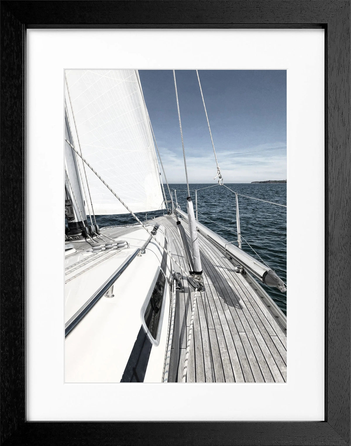 Schwarz-weiß Segelboot Poster mit Rahmen, stilvolle Wanddekoration für Segel-Fans, von Cosman-Photocollection, 25x31 cm
