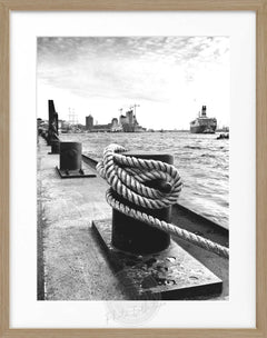 Fotografía enmarcada de bolardos del puerto de Hamburgo | HH02