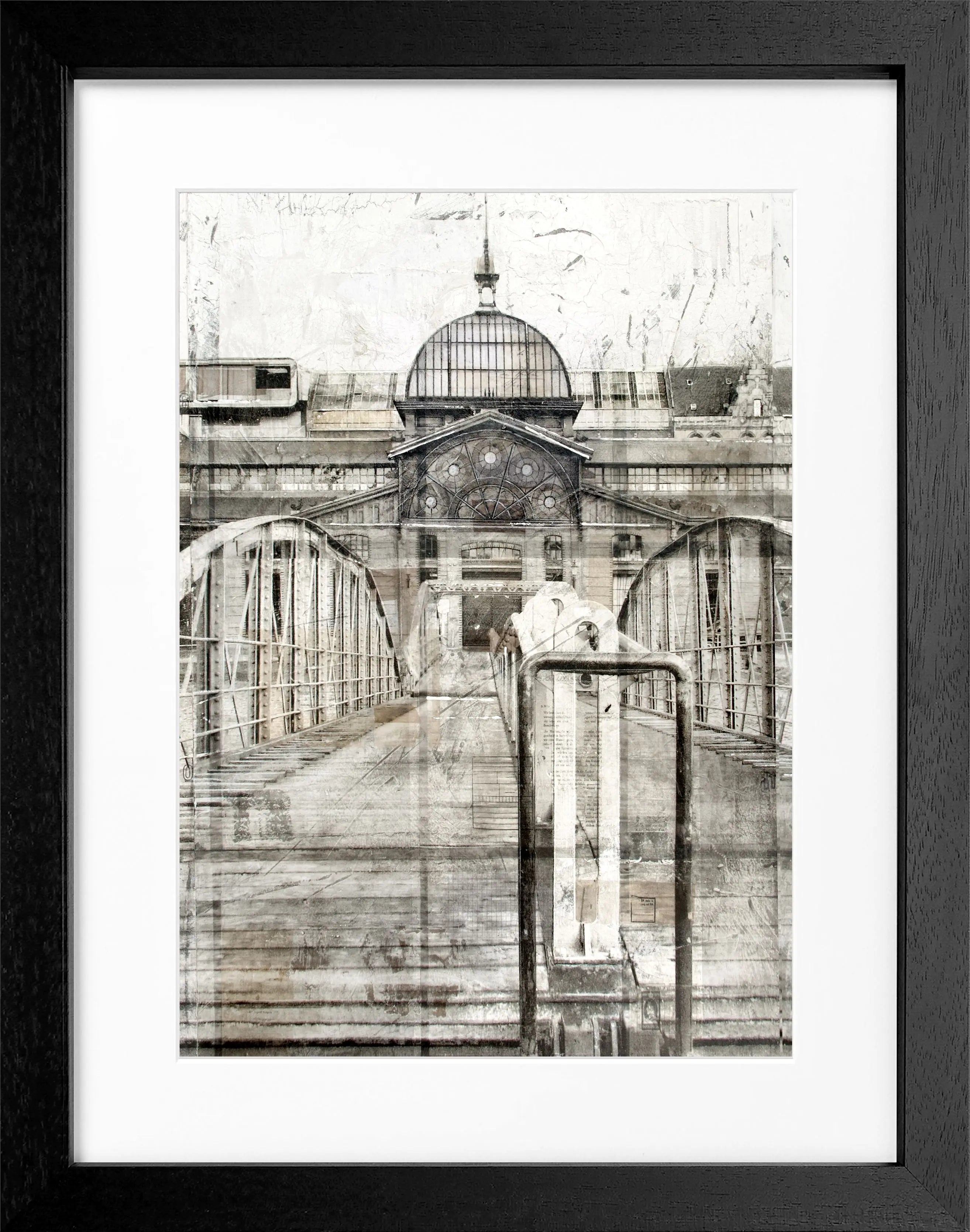 Schwarzer gerahmter Poster mit Hamburg Fischmarkt Motiv von Cosman-Photocollection, 25x31 cm, an Wand hängend