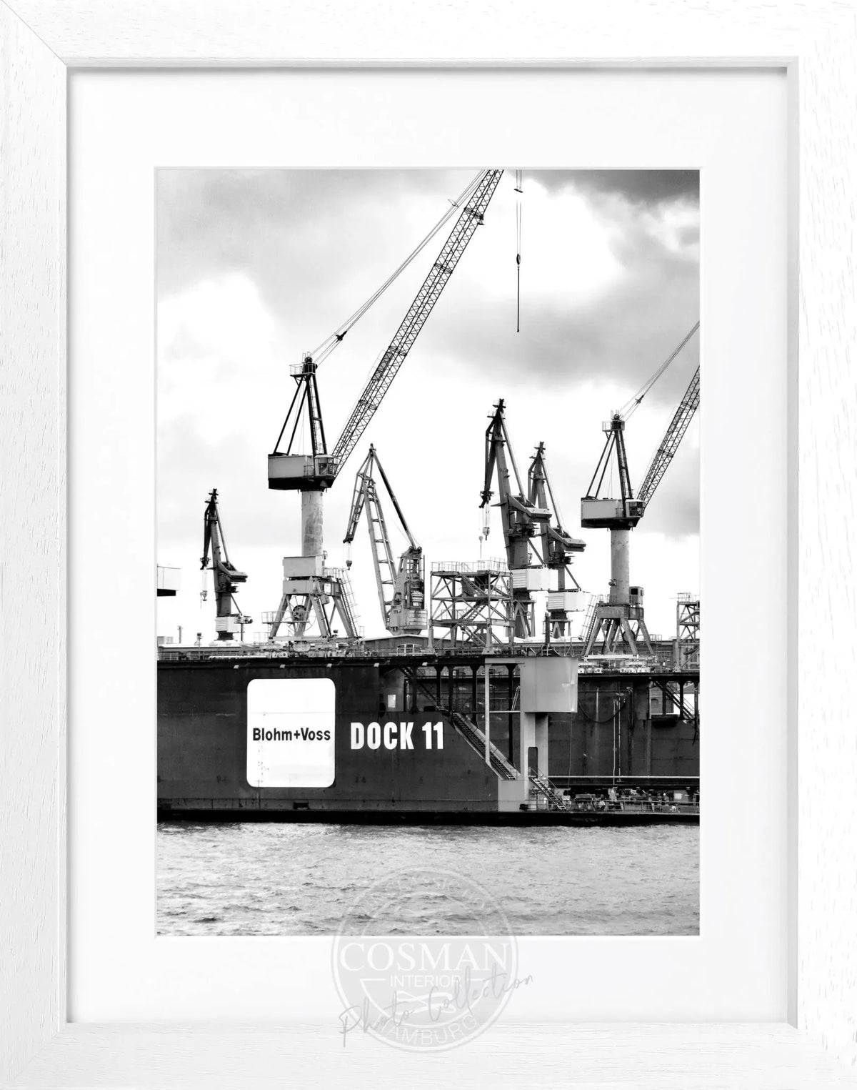 Schwarzweißer Hamburg Hafen Poster mit Rahmen von Cosman-Photocollection, Dock 11 Motiv, 25x31 cm