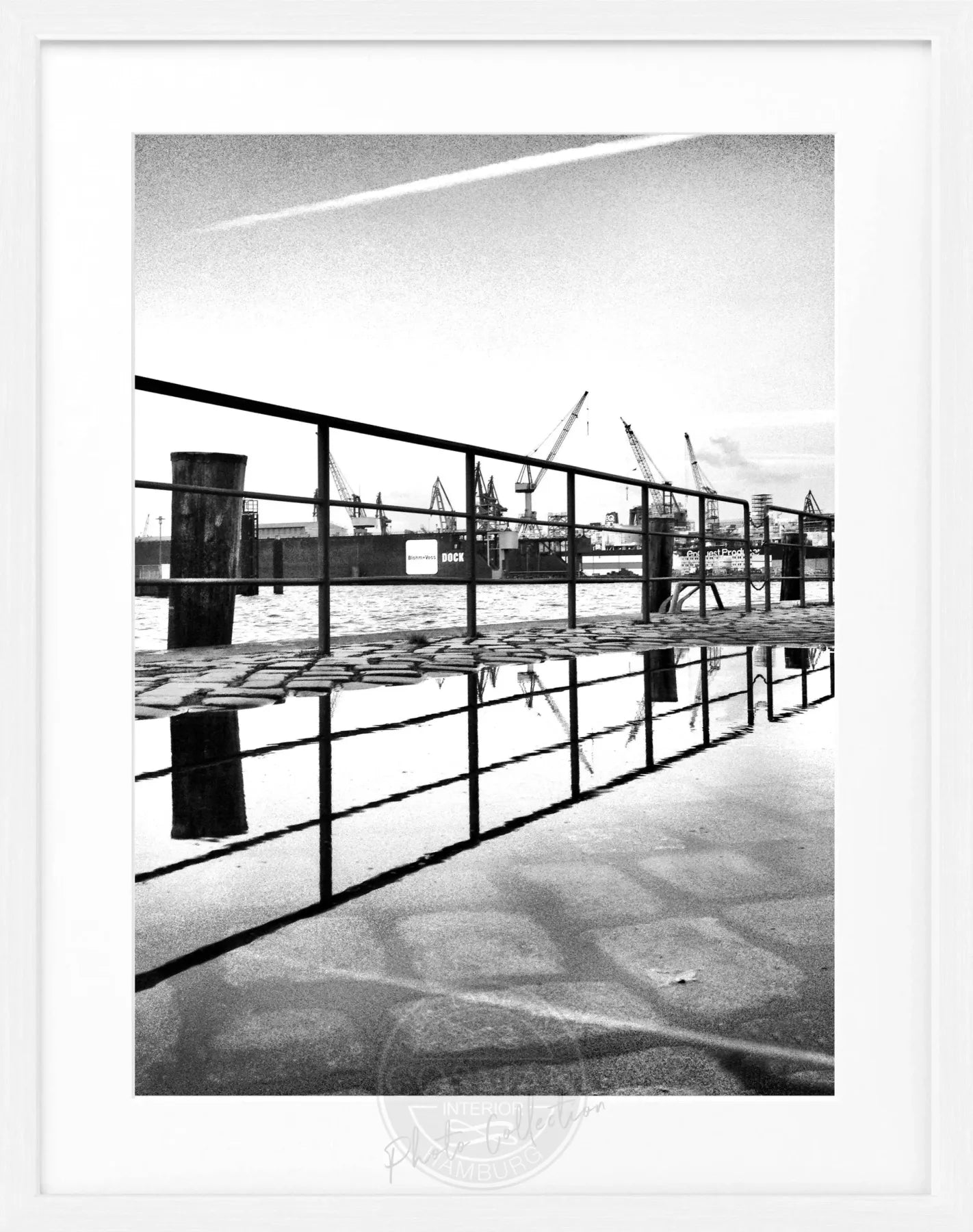 Schwarzweiß-Poster mit Rahmen, Hamburg Hafen Zaun Motiv, von Cosman-Photocollection, 25x31cm, Wanddekoration