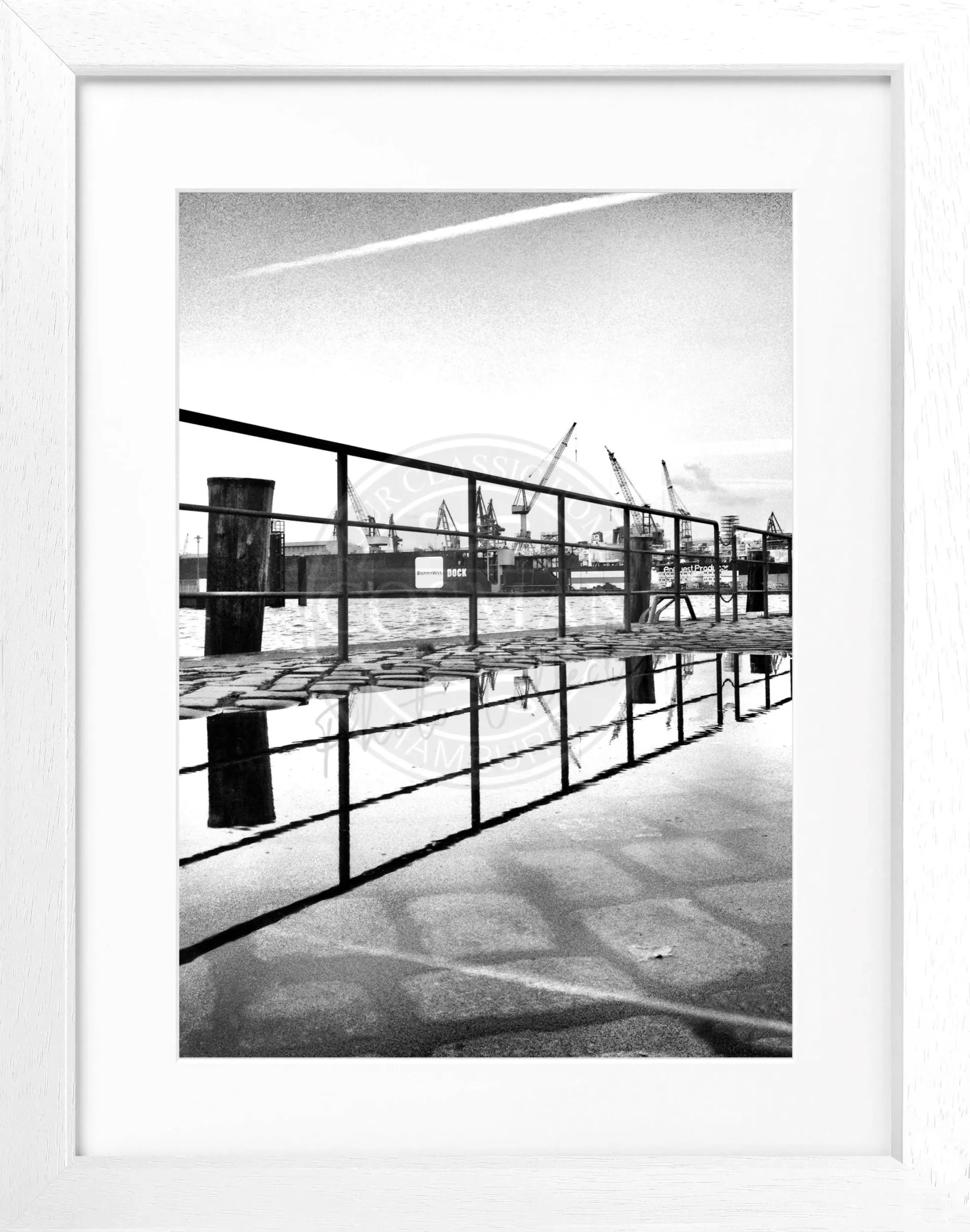 Schwarz-weiß Poster mit Rahmen, Hamburg Hafen Zaun, von Cosman-Photocollection, 25x31 cm, Wanddekoration