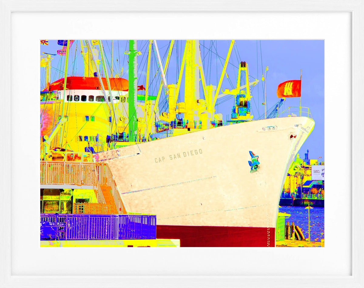 Gerahmtes Poster ’Color Edition’ Hamburg Hafen mit Cap San Diego, detailreiche Fotografie in lebendigen Farben, von Cosman-Photocollection