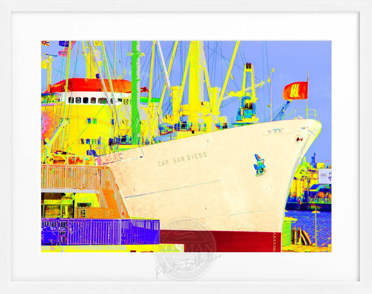 Gerahmtes Poster ’Color Edition’ Hamburg Hafen mit Cap San Diego, detailreiche Fotografie in lebendigen Farben, von Cosman-Photocollection