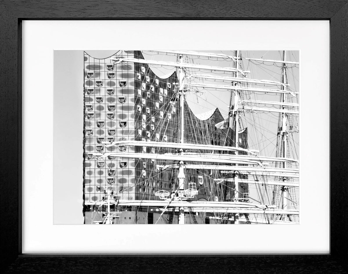 Schwarz-weiß Poster mit Rahmen von Cosman-Photocollection, Hamburg Elbphilharmonie, 31x25 cm, stilvolles Wandbild