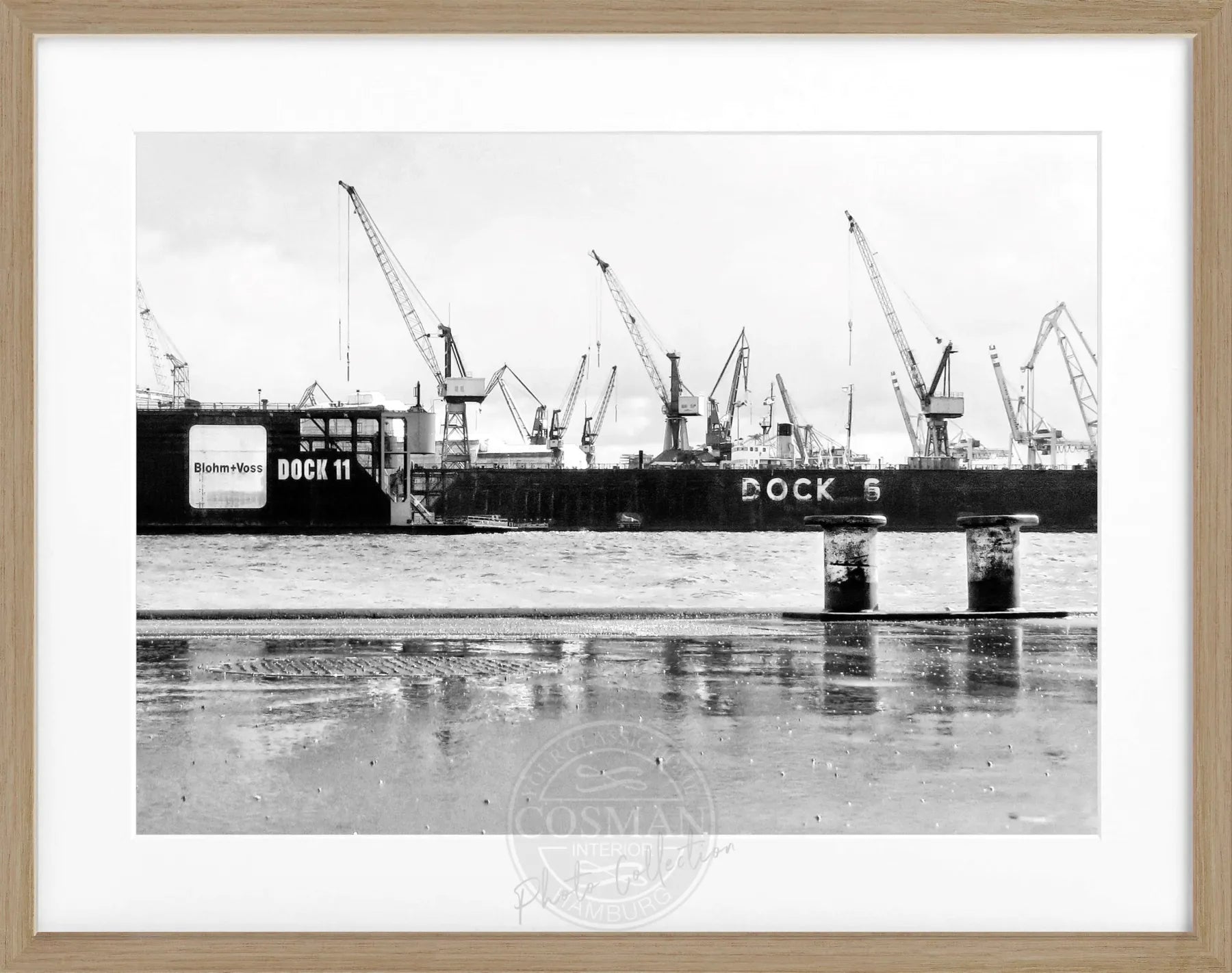 Hamburg Hafen Poster mit schwarzem Rahmen, Cosman-Photocollection, Hafenansicht mit Dock, 31x25cm
