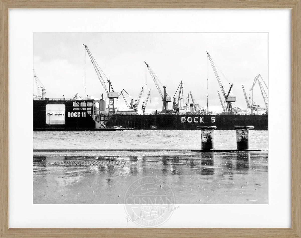 Hamburg Hafen Poster mit schwarzem Rahmen, Cosman-Photocollection, Hafenansicht mit Dock, 31x25cm
