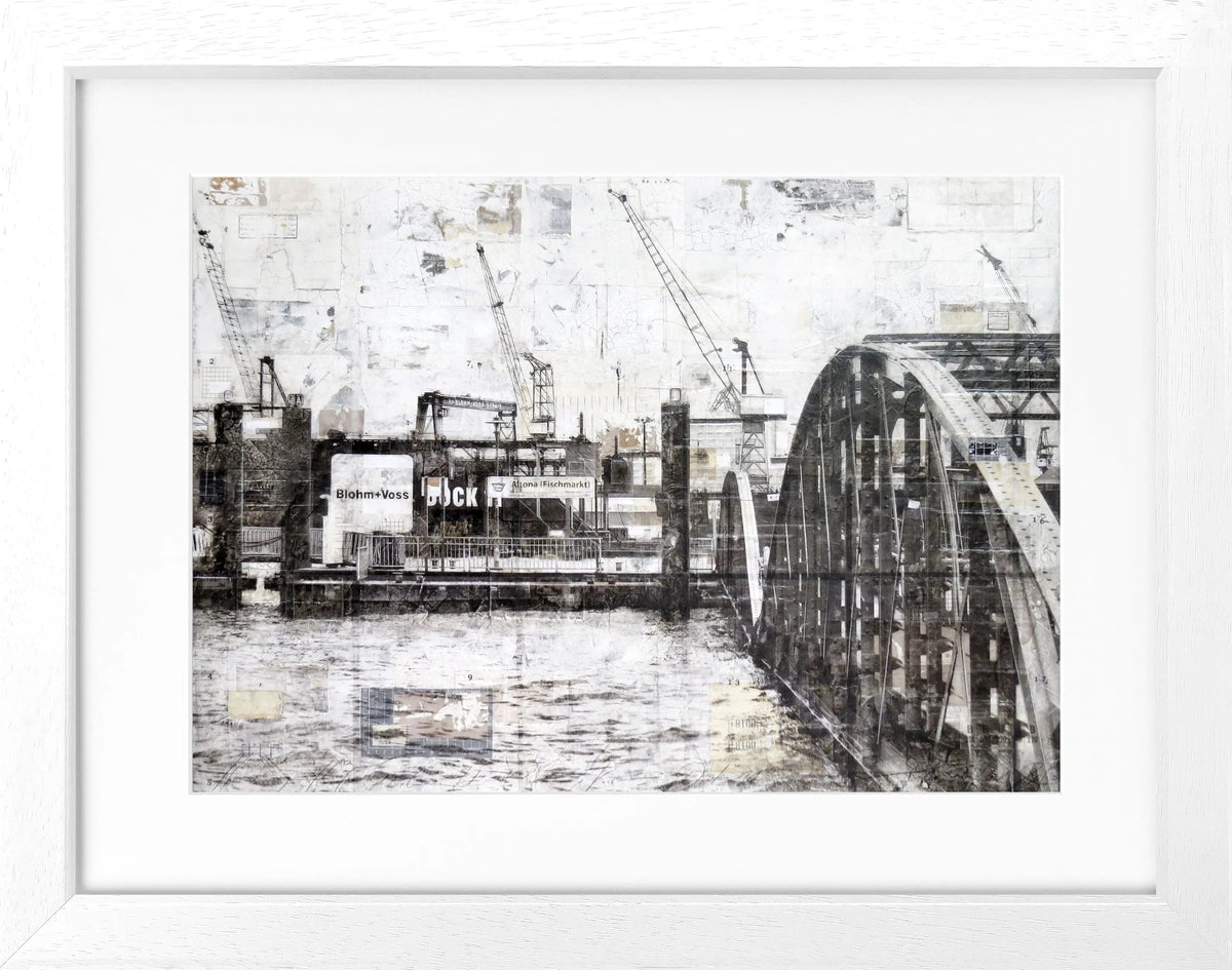 Hochwertiges Poster mit Rahmen von Hamburg Hafen Landungsbrücken, Schwarz, 31x25cm, von Cosman-Photocollection.