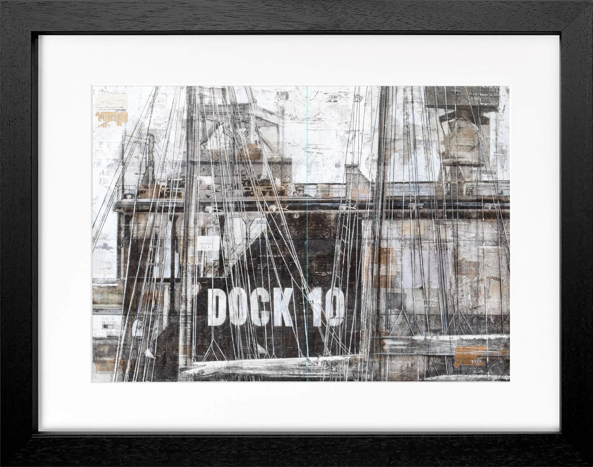 Schwarzes Poster mit Rahmen, Kunst Hamburg Hafen 'Dock 10' von Cosman-Photocollection, 31x25 cm, maritime Stadtansicht