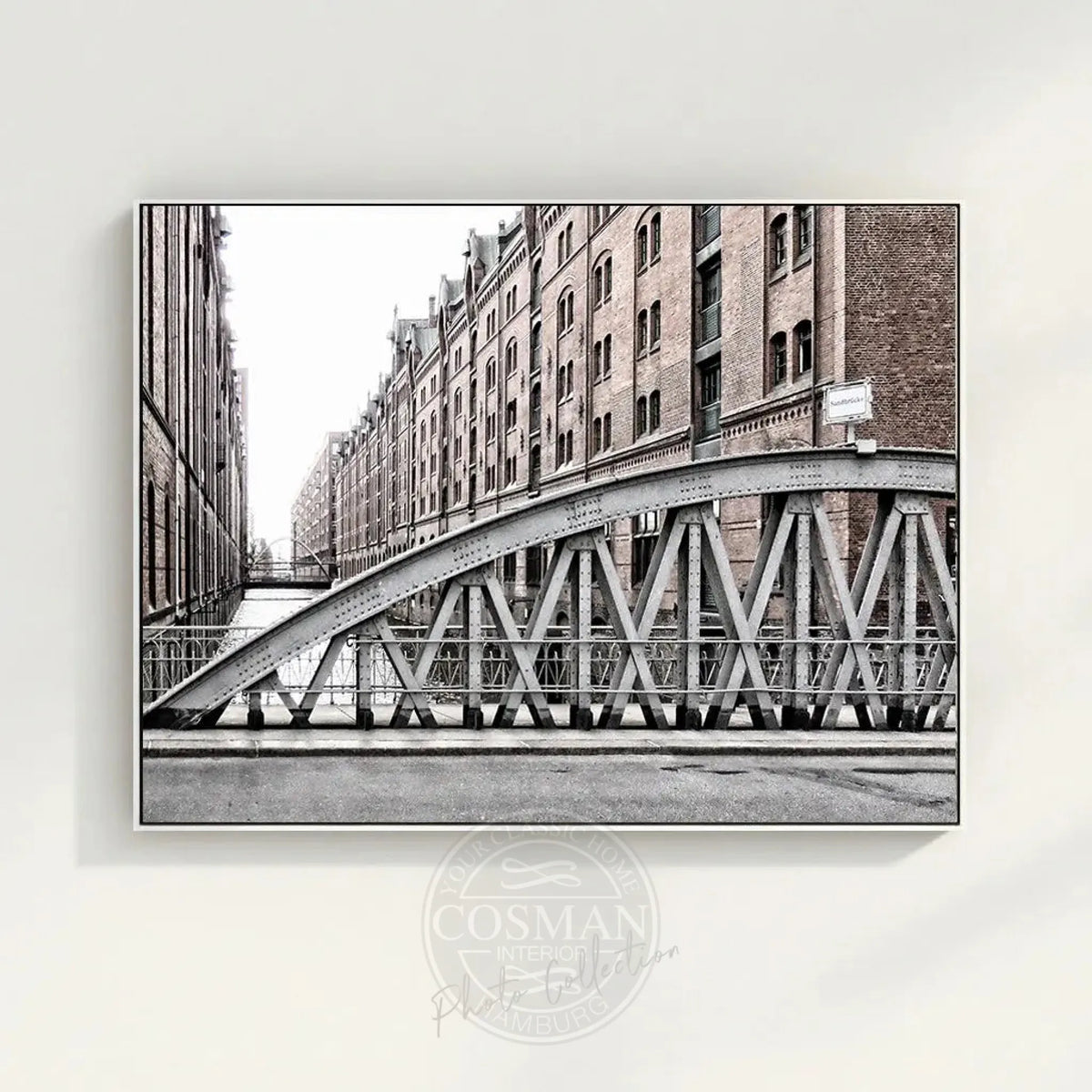 Wandbild Hamburg Speicherstadt auf Leinwand, 125x95cm, mit Schattenfuge, von Cosman-Photocollection, zeigt das historische Hafenviertel