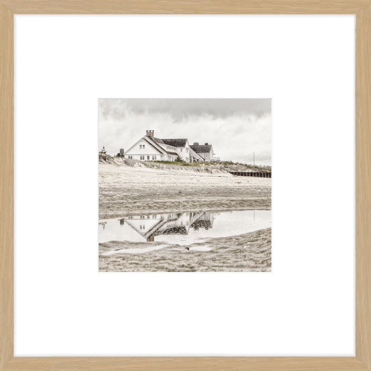 Schwarz-weißer Poster mit Rahmen von Cosman-Photocollection, Hamptons Long Island Beach House, 43x43cm, stilvoll dekoratives Wandbild