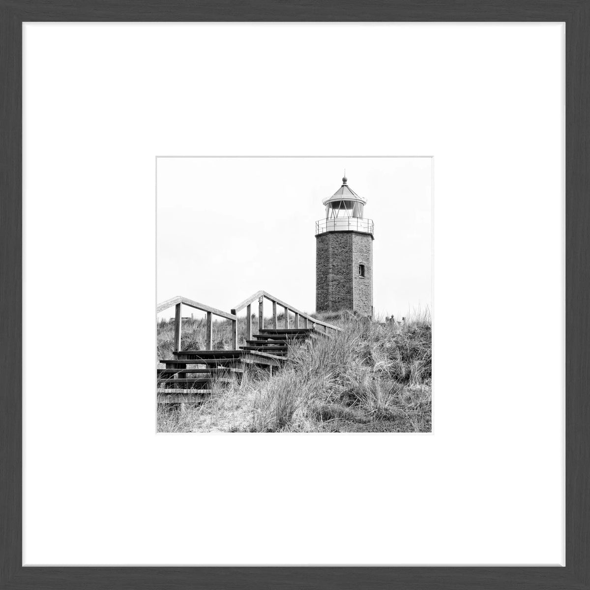 Schwarzer Poster mit Rahmen von Cosman-Photocollection, Leuchtturm auf Sylt in Schwarz-Weiß, 43x43cm, Objektrahmen.